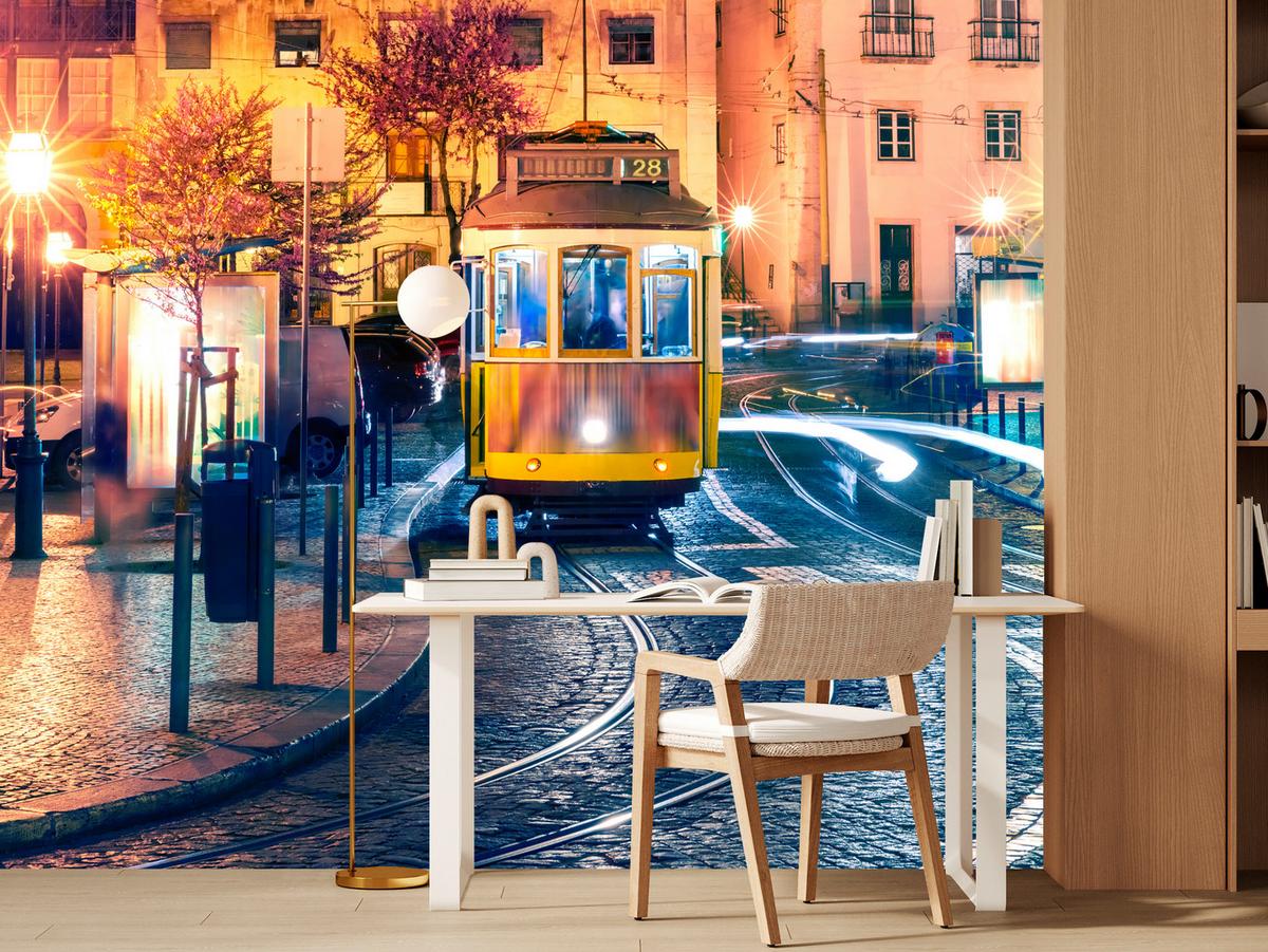 FOTOTAPETE für Wohnzimmer Lissabon Straßenbahn Nacht Altstadt 100x70 - Gelb/Beige, Papier (100/70cm) - Muralo