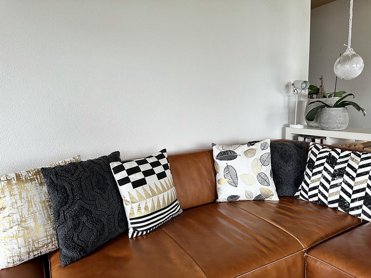 DEKOKISSEN 2er-Set Gold 45/45 cm Gardenia - Goldfarben, Naturmaterialen/Textil (45/45cm) - Beliani