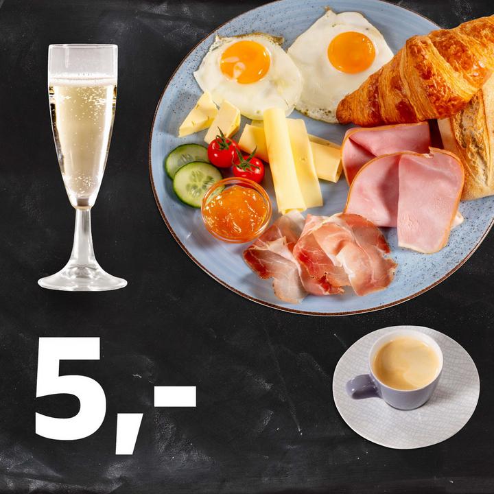 Grande Mia Cucina Früchstück mit einem Glas Sekt