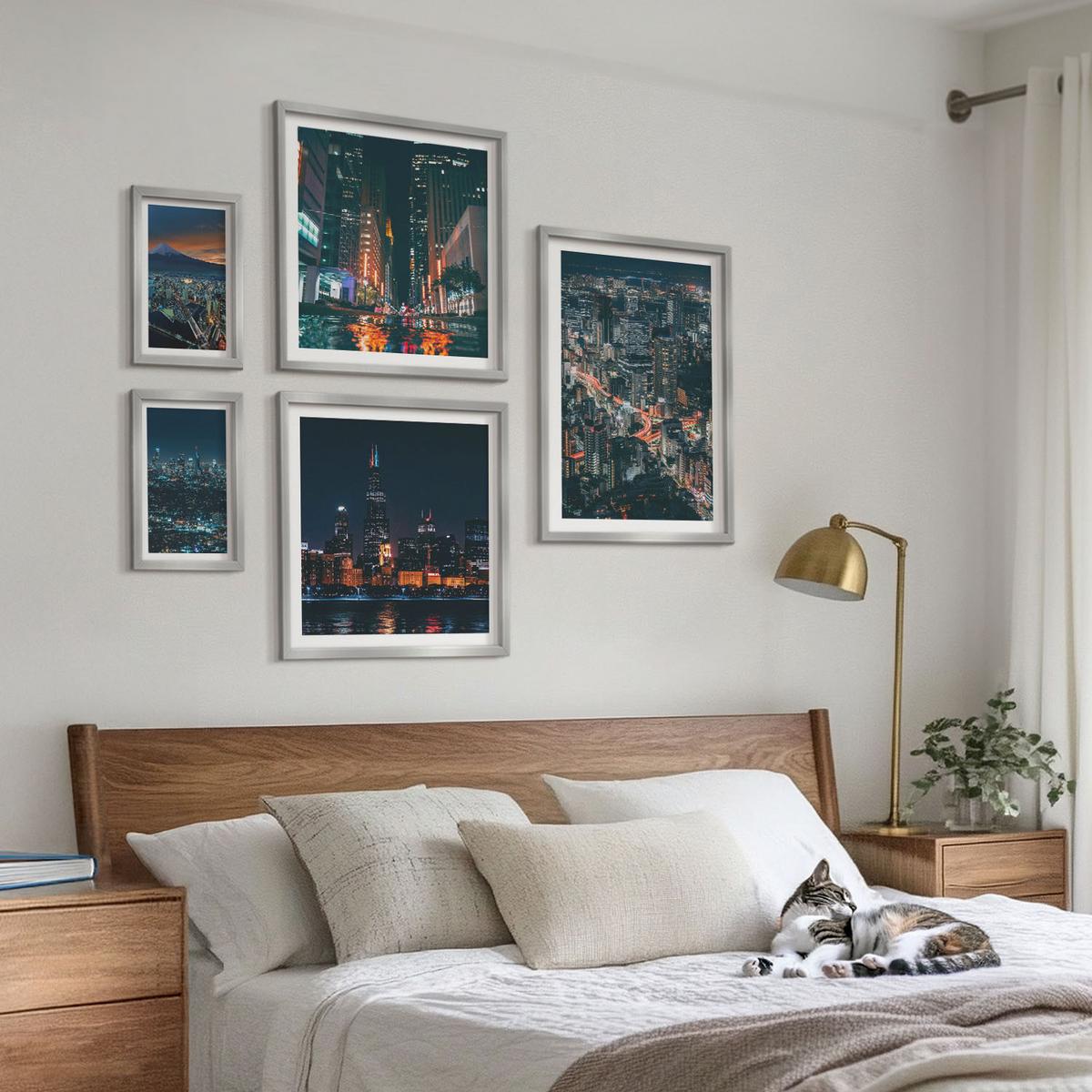 BILDER SET 5er Set - 50x50 cm & 20x30 cm & 40x60 cm Silberner Rahmen - Bergpanorama der Stadt bei Nacht - Silberfarben, Kunststoff (40/60cm) - TULUP