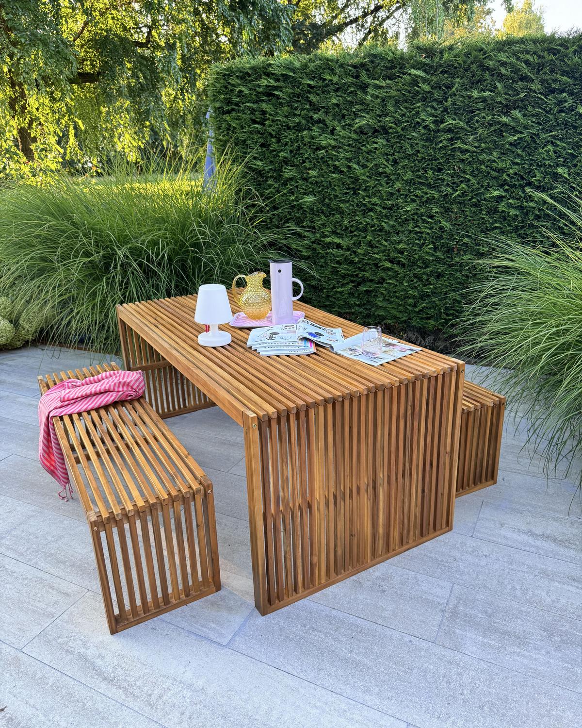GARTENBÄNKE Heller Holzfarbton Sulzano - Hellbraun, Holz (150/45/40cm) - Beliani