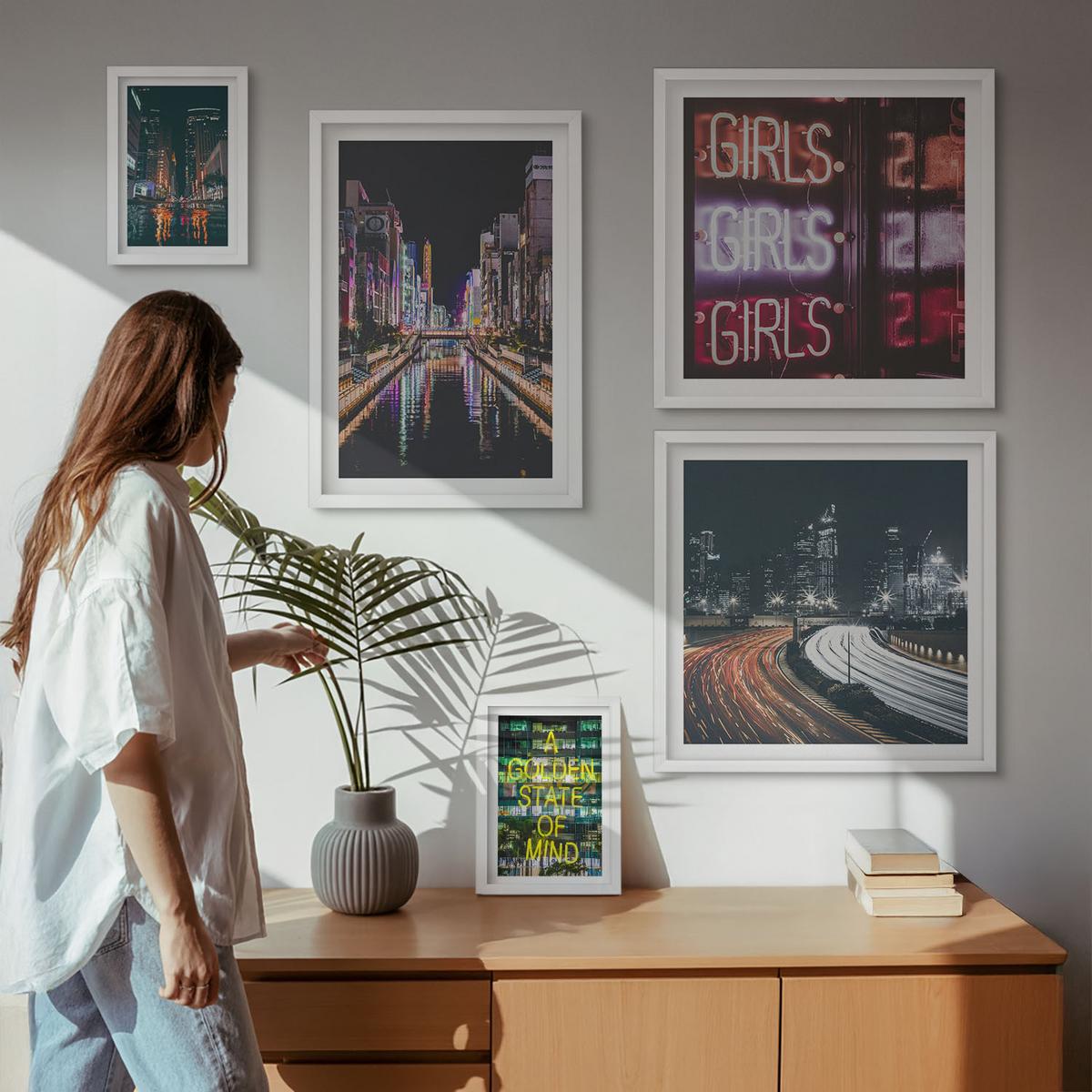 BILDER SET 5er Set - 50x50 cm & 20x30 cm & 40x60 cm Weißer Rahmen - Neonreklamen in der Stadt bei Nacht - Weiß, Kunststoff (40/60cm) - TULUP