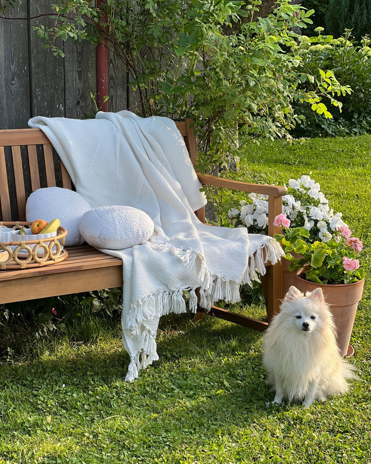 GARTENBANK zertifiziertes Holz hellbraun 180 cm Vivara - Hellbraun, Holz (180/88/67cm) - Beliani