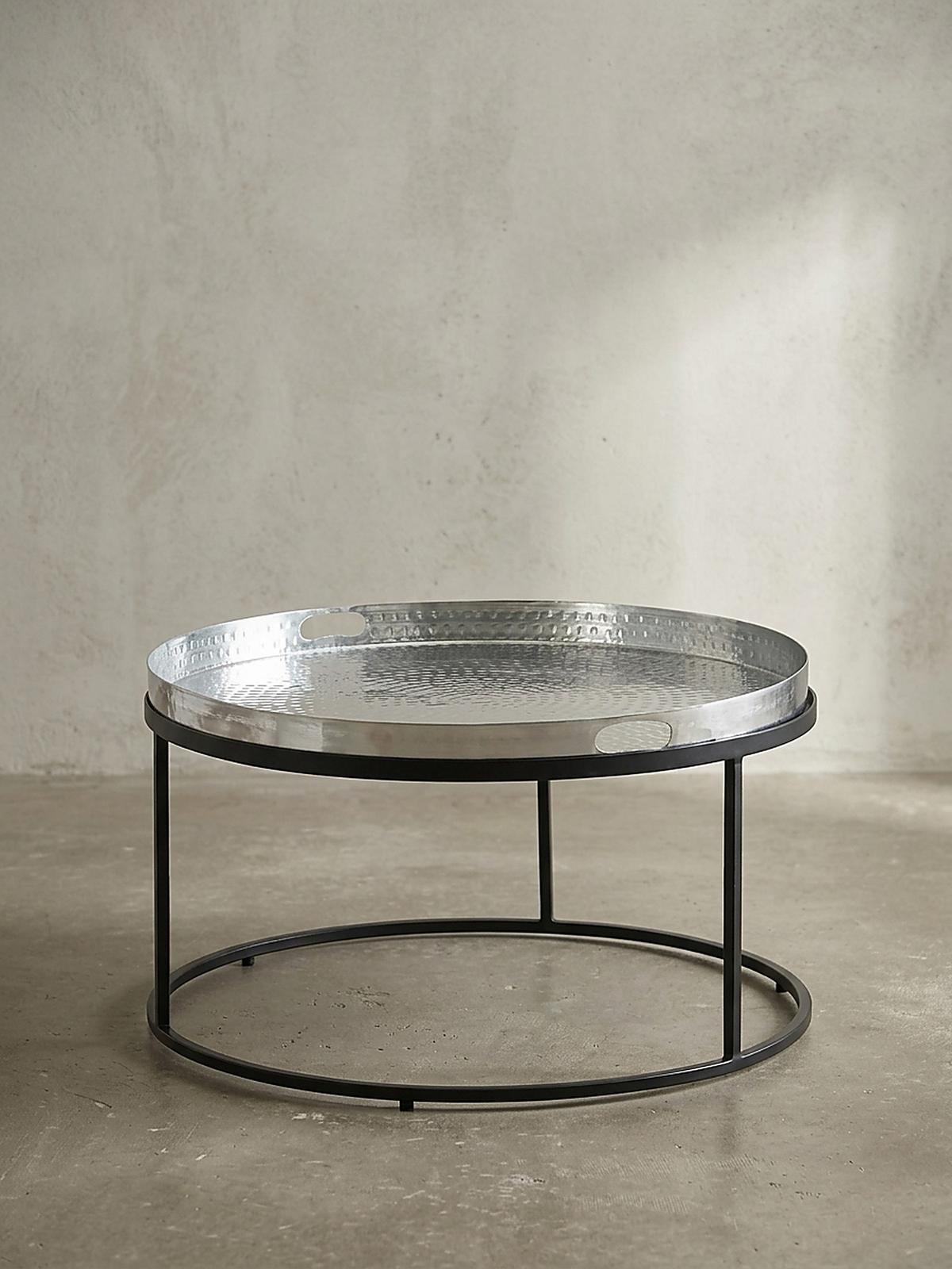 COUCHTISCH mit Hammerschlag-Struktur, abnehmbares Tablett, aus Aluminium und Eisen, Silber 62x62x36 cm - Silberfarben/Schwarz, Metall (62/62/36cm) - KADIMA DESIGN