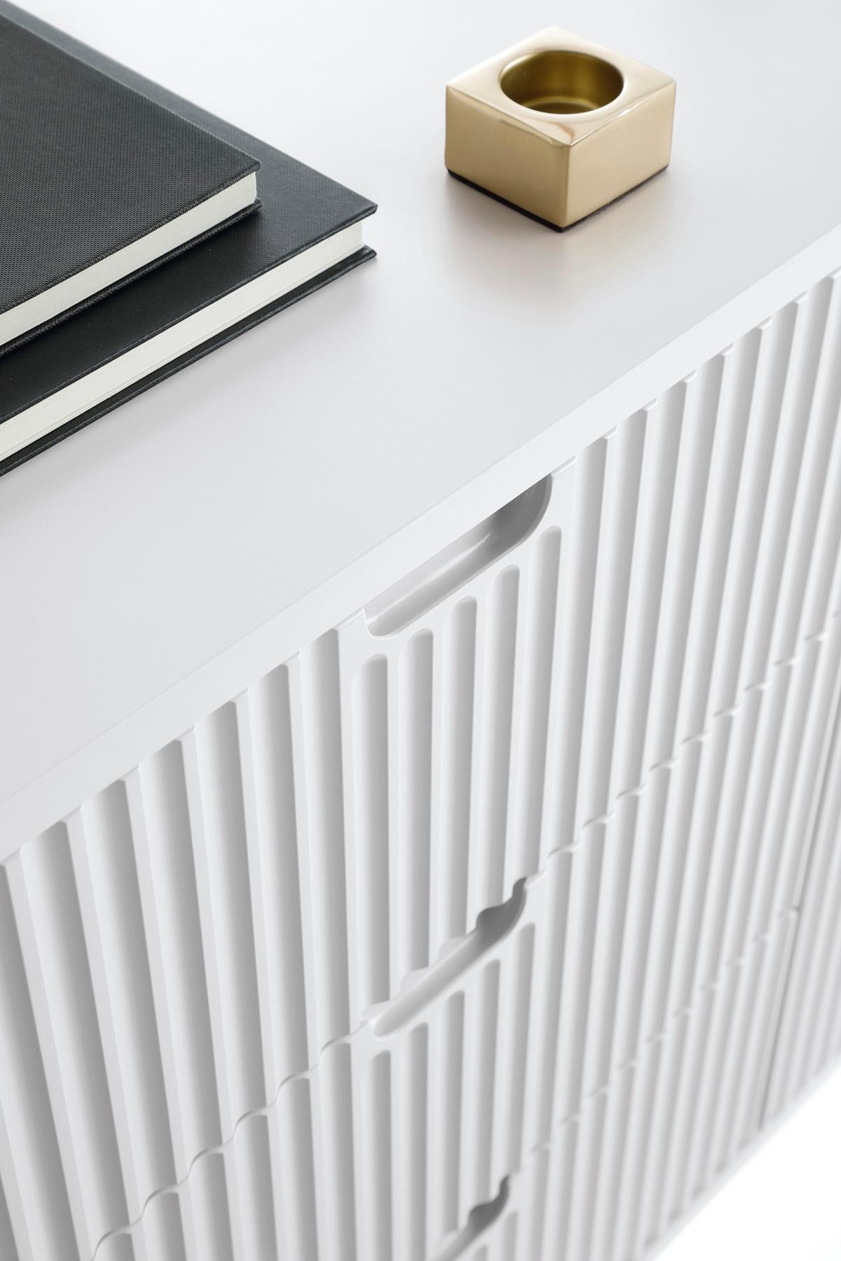 SIDEBOARD Salvia 2T 3S Weiß, Schwarz 168/87/39 cm – mit geriffelten Fronten und hohen Beinen - Schwarz/Weiß, Holzwerkstoff/Metall (168/87/39cm) - AX Living