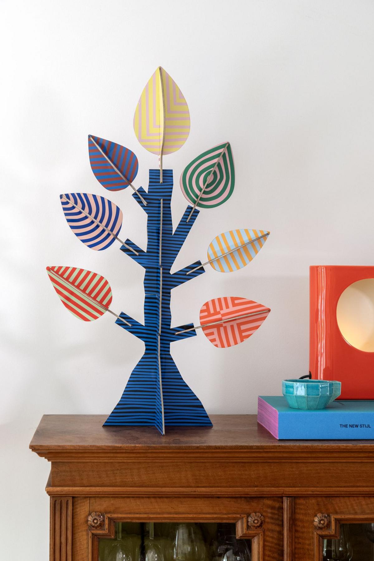 DEKOFIGUR Gestreifter Baum 22.9/74 cm - Multicolor, Wellpappe (22.9/74/46cm) - Studio Roof