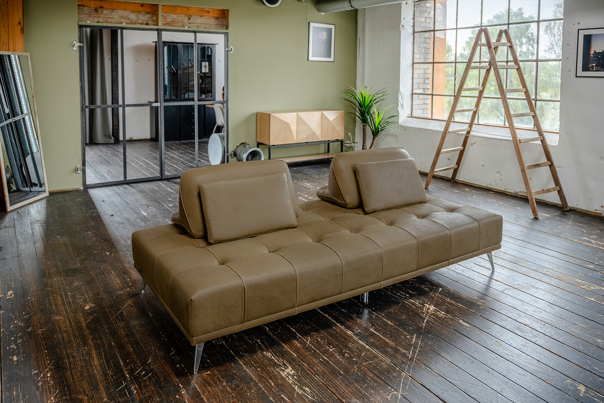 SOFA WIOLO Beige Leder - Beige/Silberfarben, Leder/Metall (240/83/110cm) - KAWOLA