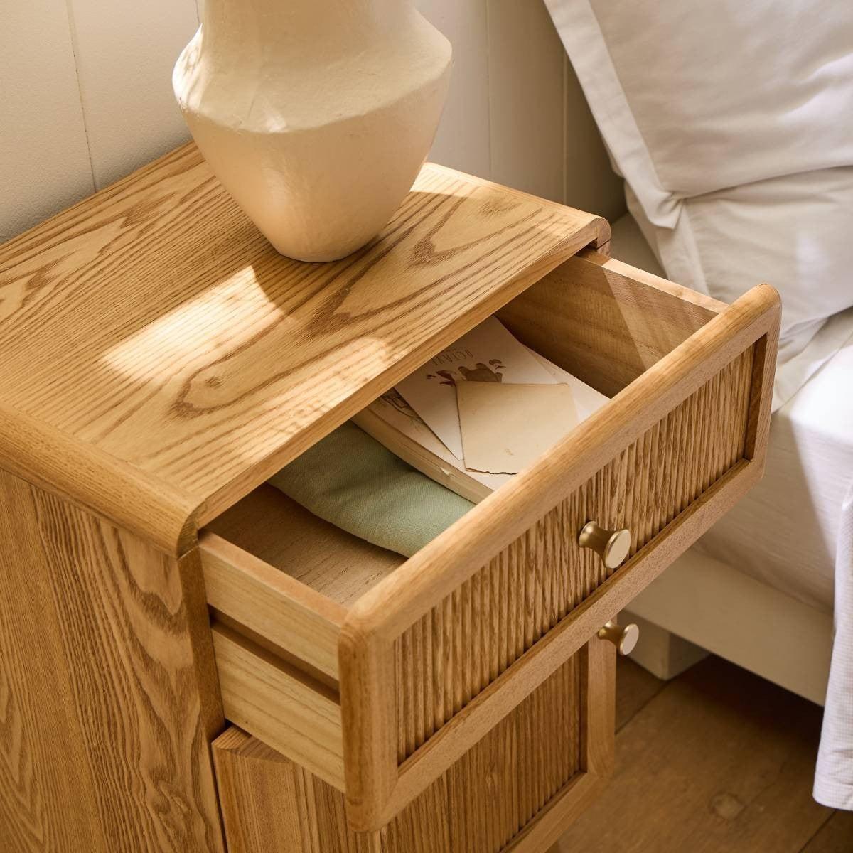 NACHTTISCH 1 Tür und 1 Schublade mit Lamellenfronten 35/71/42 cm - Eschefarben, Holzwerkstoff (45/71/35cm) - Calicosy