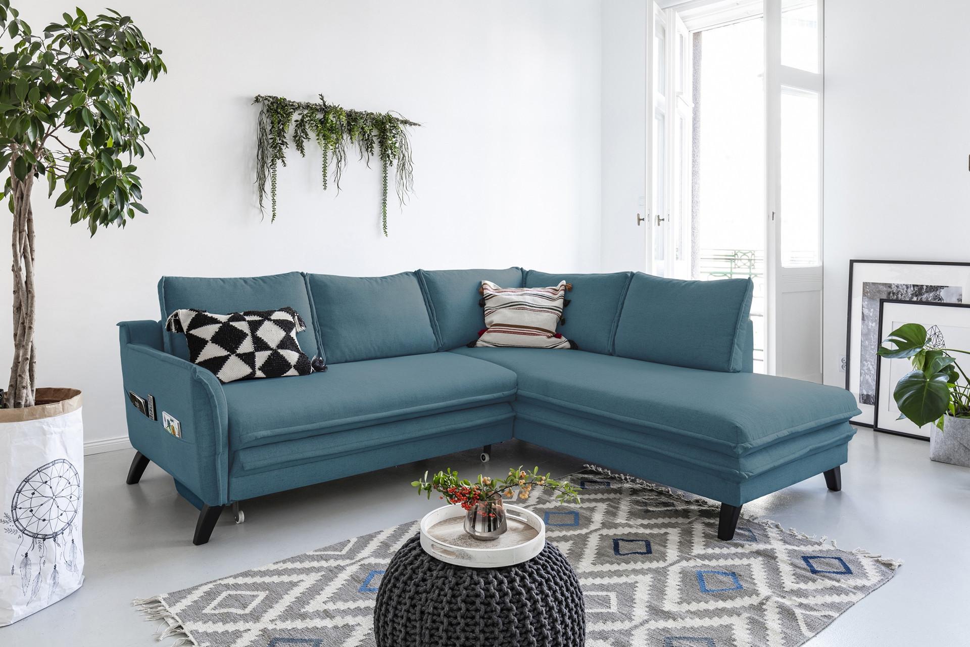 Gemütliche Couch mit Stoffbezug von moemax.png