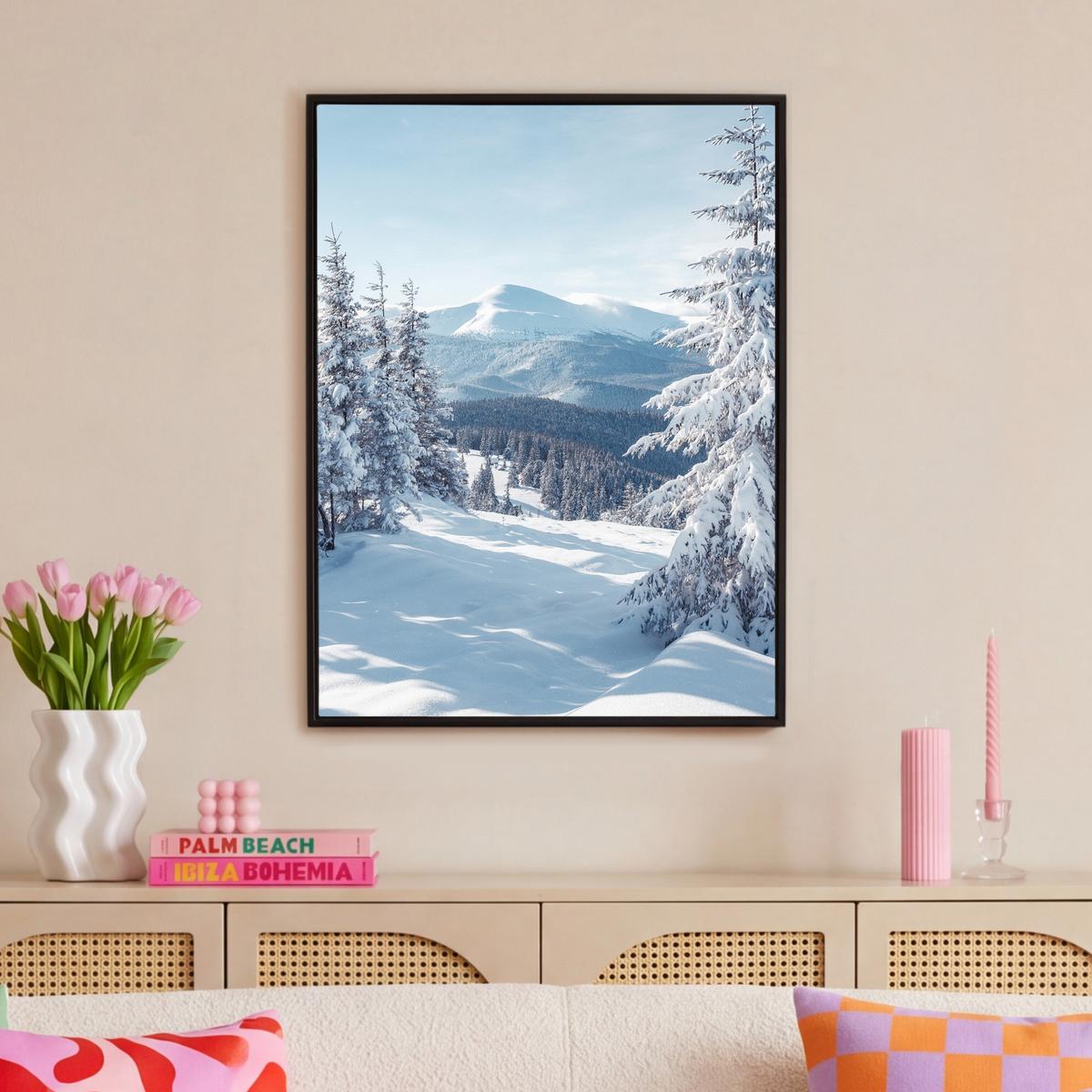 LEINWAND Bilder mit Rahmen - Winterlandschaft - Natur - Berge - Bäume - Schnee - 70x100 - Hellblau, Textil (70/100cm) - MuchoWow