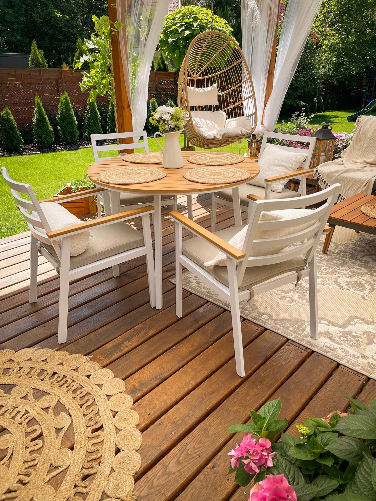 GARTENMÖBEL SET 4-Sitzer Aluminium weiß Auflagen beige Cavoli - Hellbraun/Beige, Metall - Beliani