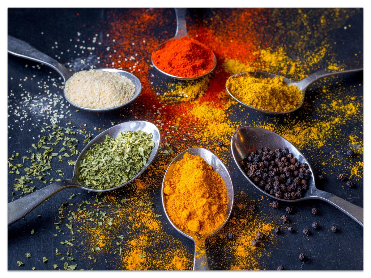 FOTOTAPETE für Küche Gewürzlöffel Orientalisch Curry Kurkuma Pfeffer 150x105 - Beige/Rot, Papier (150/105cm) - Muralo
