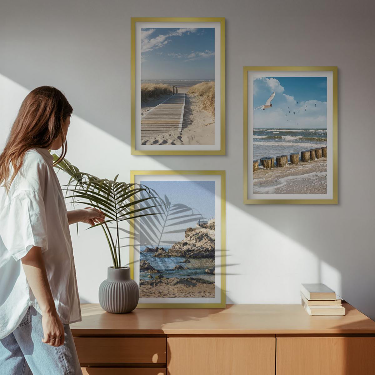 BILDER SET 3er Set - 40x60 cm Goldrahmen - Strand Holzsteg Klippen - Goldfarben, Kunststoff (40/60cm) - TULUP