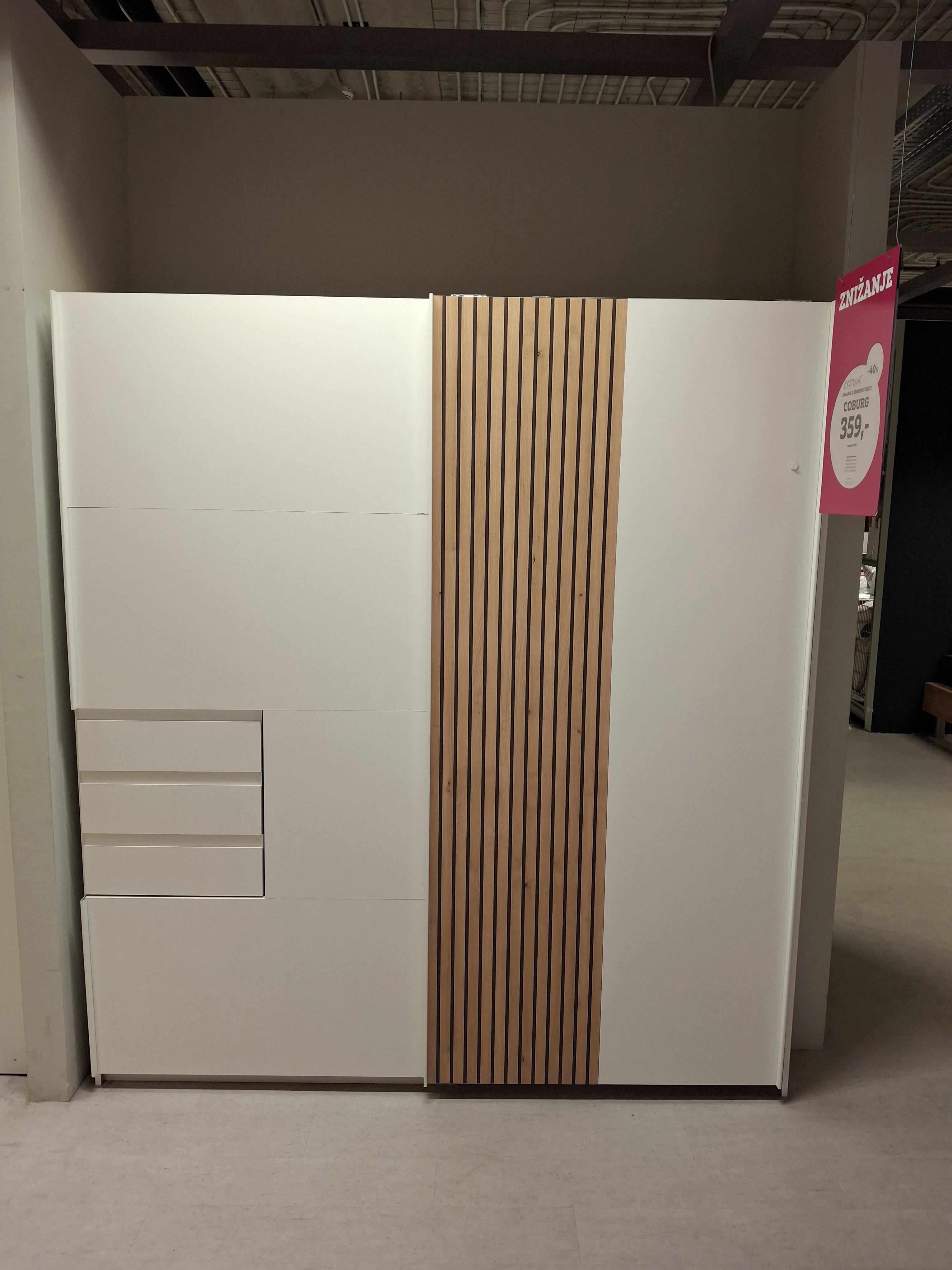 OMARA Z DRSNIMI VRATI