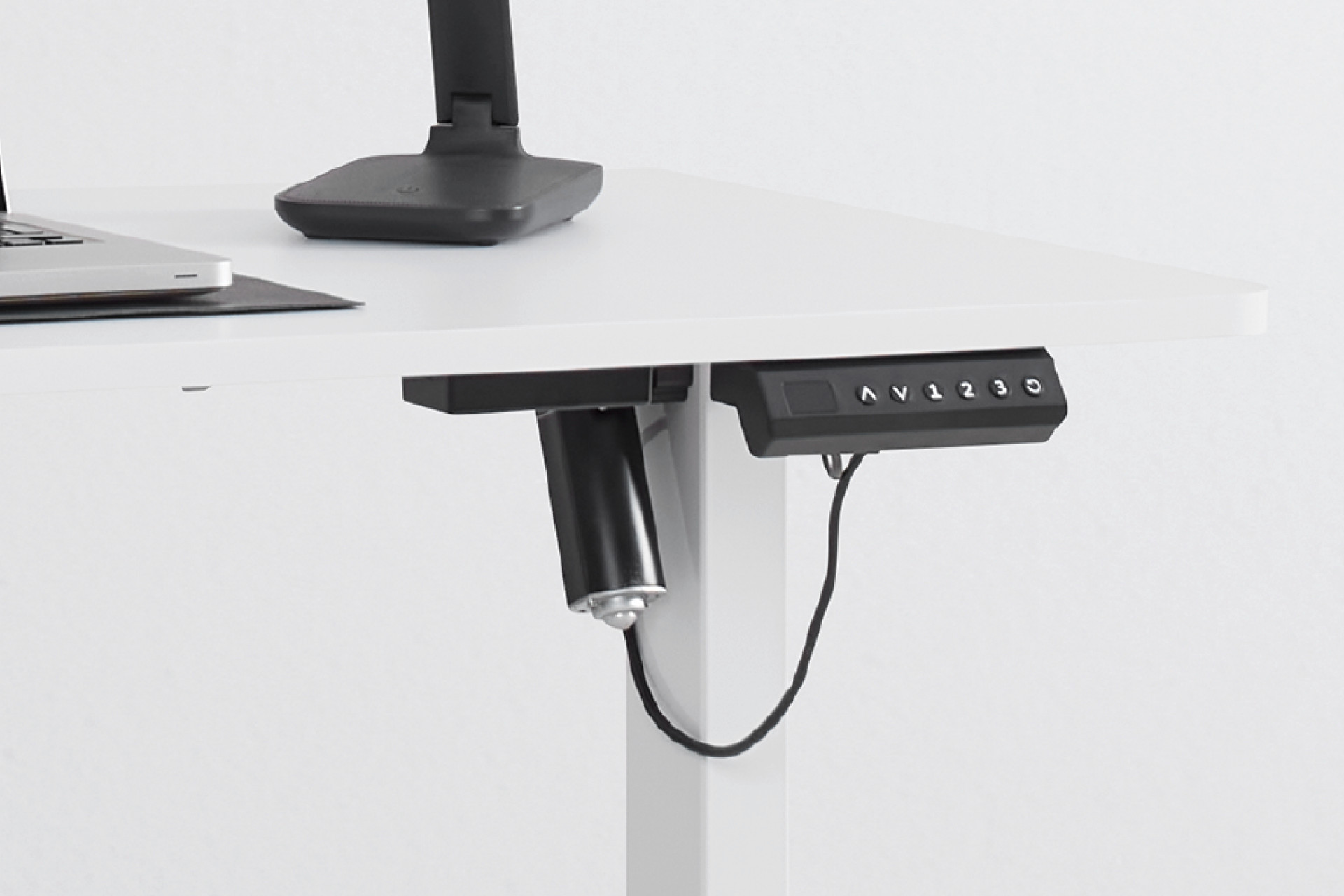 Schreibtisch Weiß rechteckig elektrisch höhenverstellbar Arbeitsplatte Melaminoberfläche Holzwerkstoff