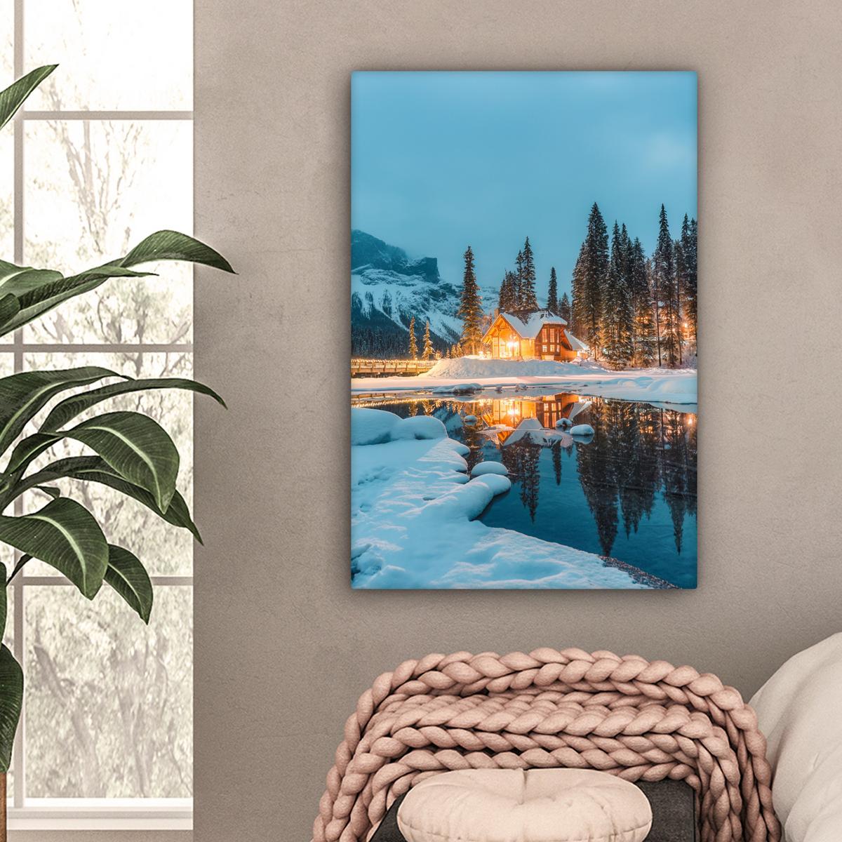 LEINWANDBILD Winterlandschaft - Natur - Haus - Berge - Schnee Wanddeko 40x60 cm - Hellblau, Textil (40/60cm) - MuchoWow