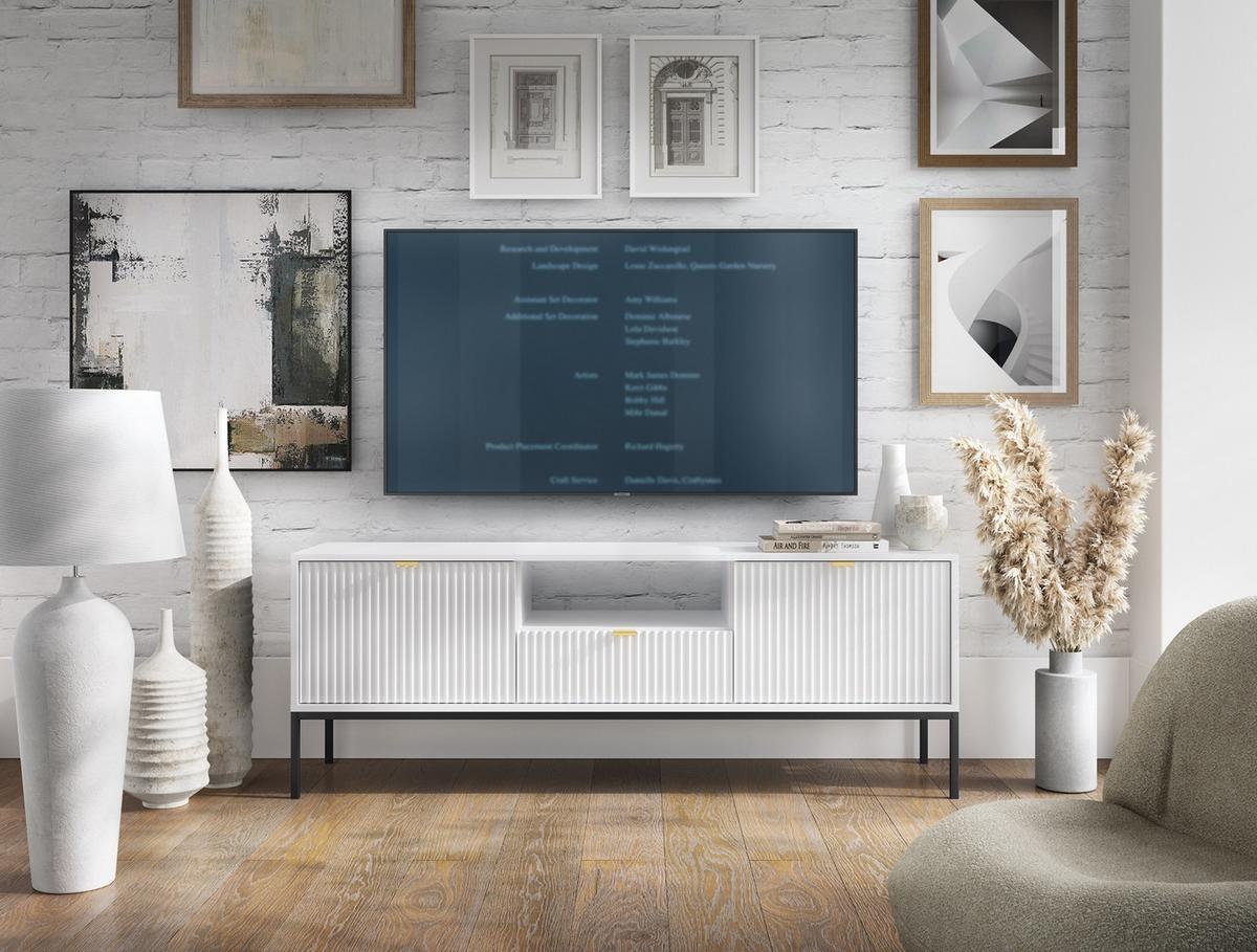 LOWBOARD Eternas 2T 1S Weiß 154/56/39 cm – schwarze Füße, mit geriffelten Fronten und offener Ablage - Schwarz/Weiß, Holzwerkstoff (154/56/39cm) - AX Living
