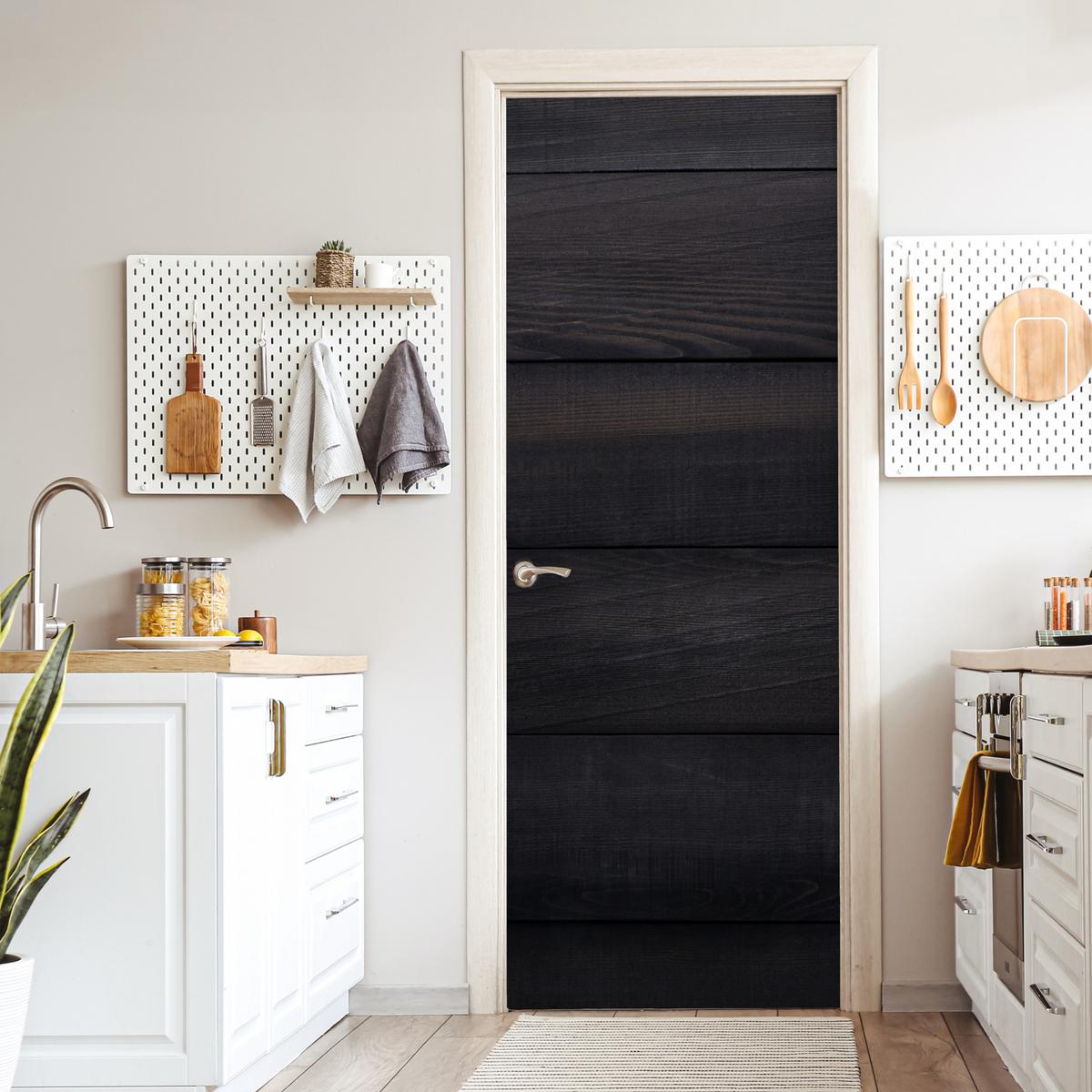 TÜRAUFKLEBER Schwarzer Hintergrund mit einer Plankenstruktur 90x235 cm - Türtapete - Schwarz, Kunststoff (90/0.1cm) - MuchoWow