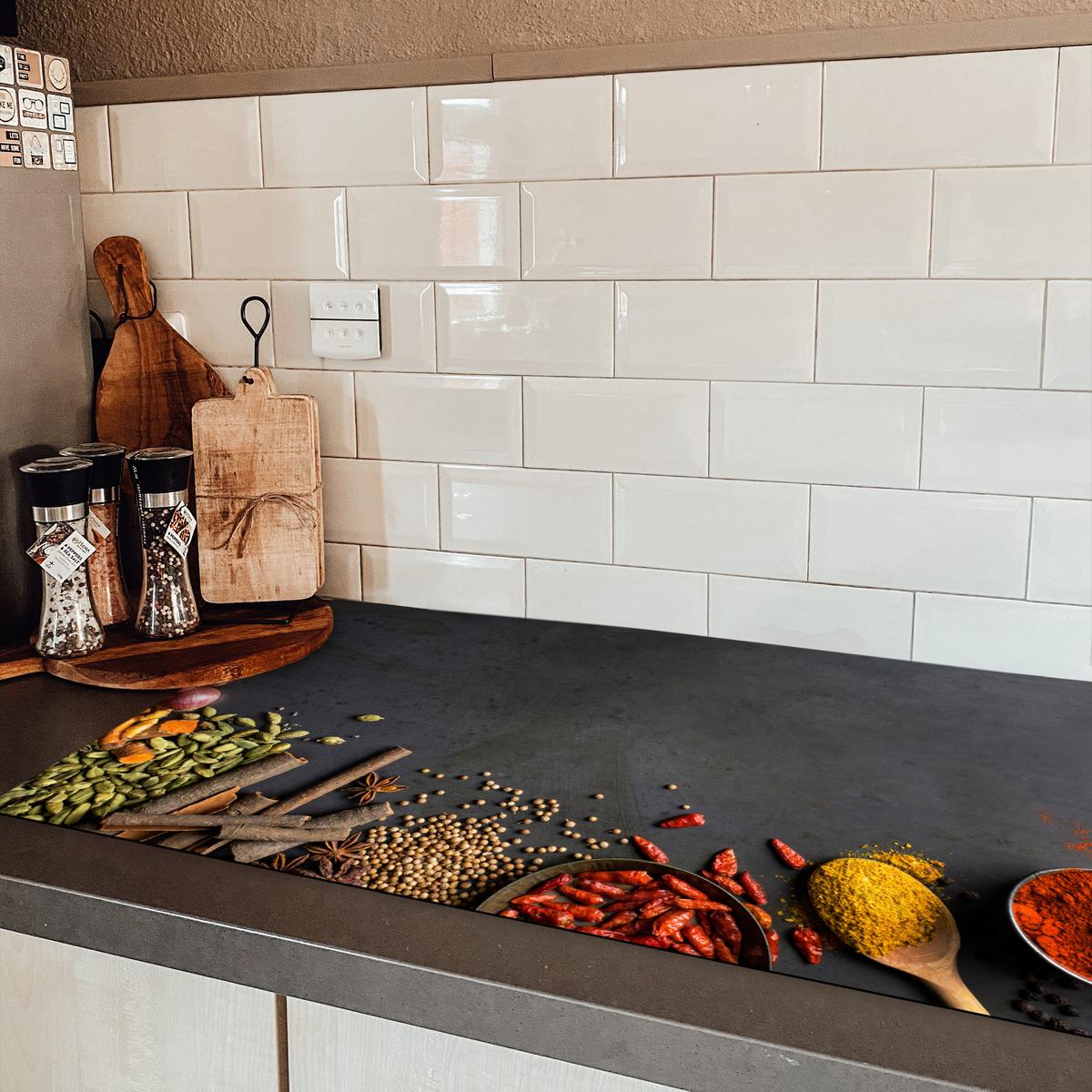 HERDABDECKPLATTE Kräuter - Lebensmittel - Gewürze - Schwarz - Paprika - Zimt Induktionsschutz 91.2x52 cm - Currygelb, Kunststoff (91.2/52/0.2cm) - MuchoWow
