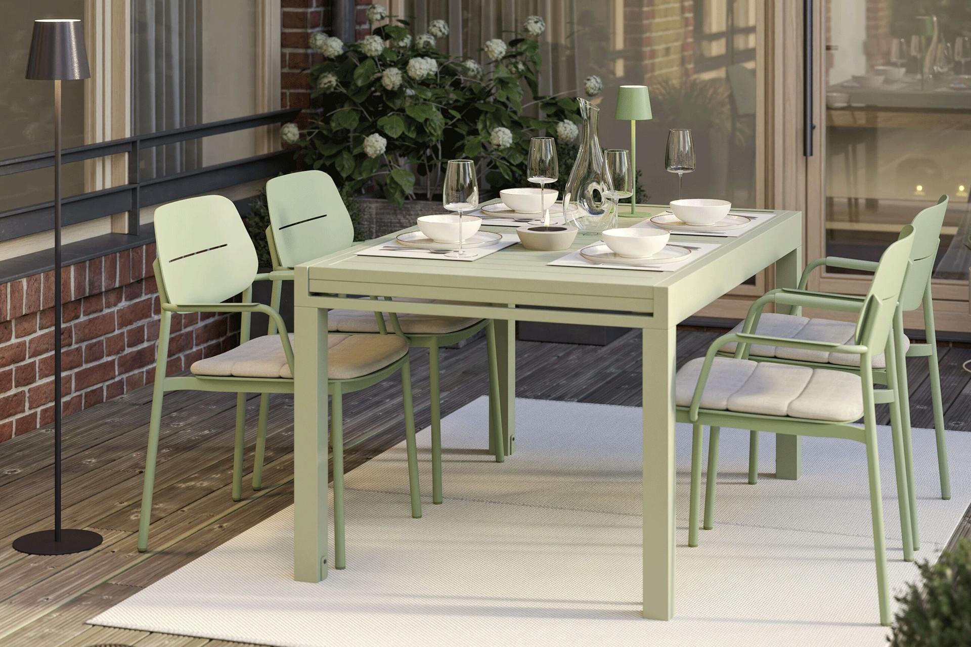 Salbeigrüner Gartentisch aus Aluminium