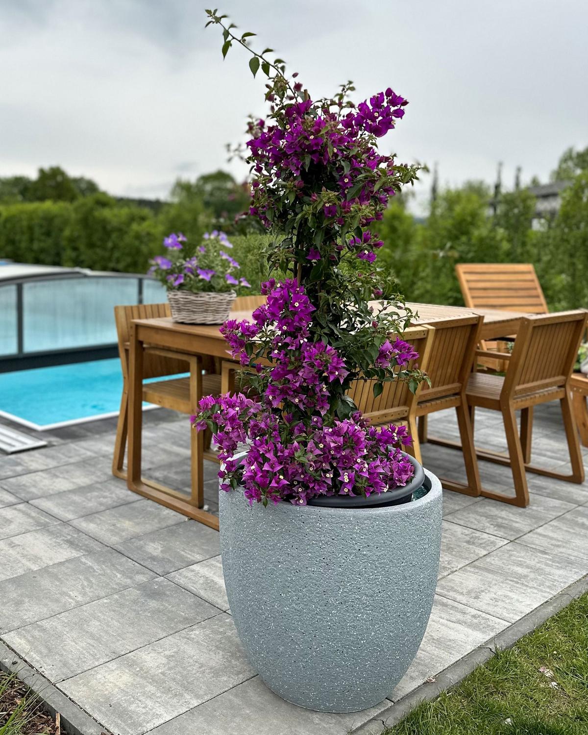 BLUMENTOPF hellgrau rund 55/55/53 cm Kannia - Hellgrau, Naturmaterialen (53cm) - Beliani