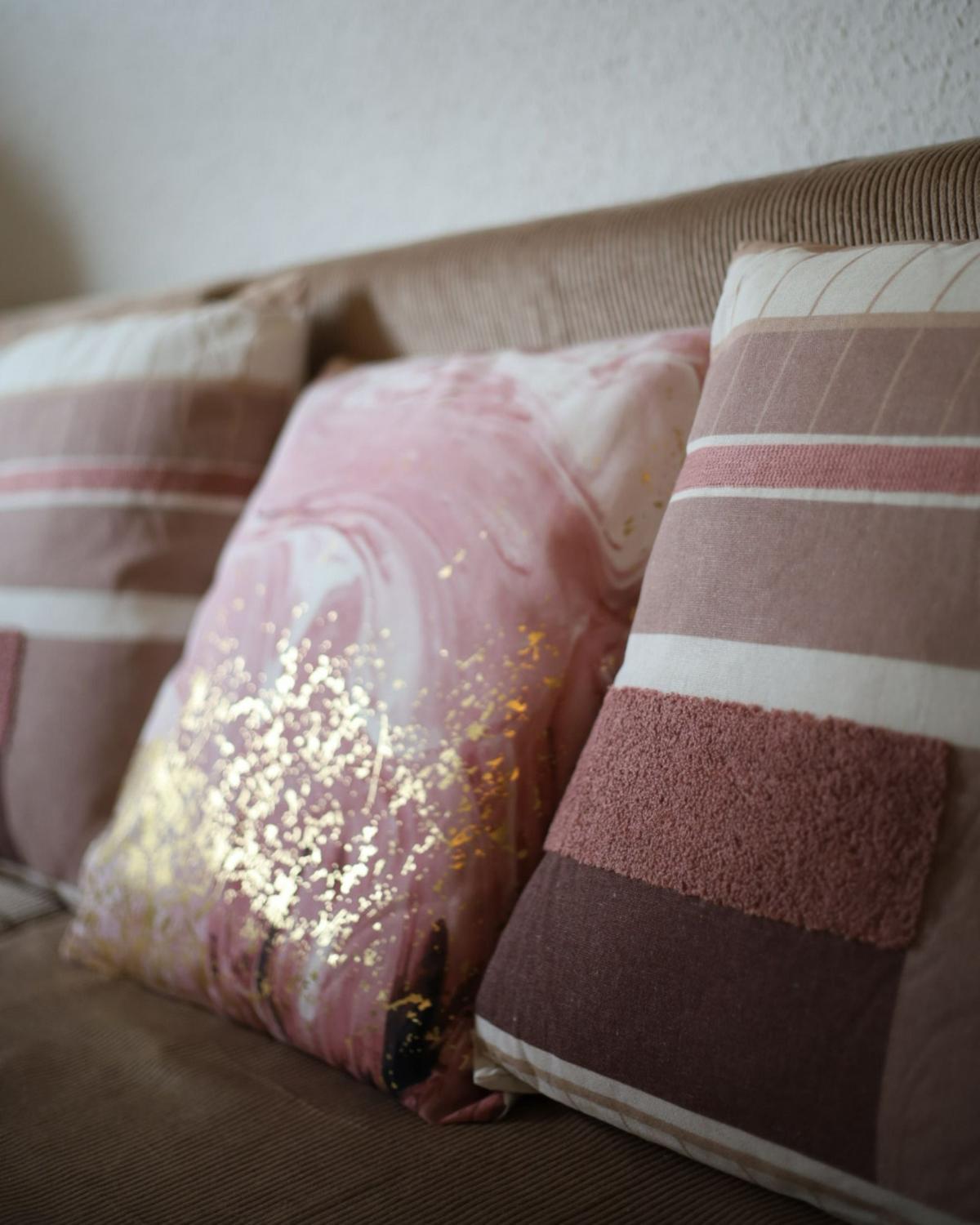 DEKOKISSEN 2er-Set Rosa 45/45 cm Lantana - Pink, Textil (45/45cm) - Beliani