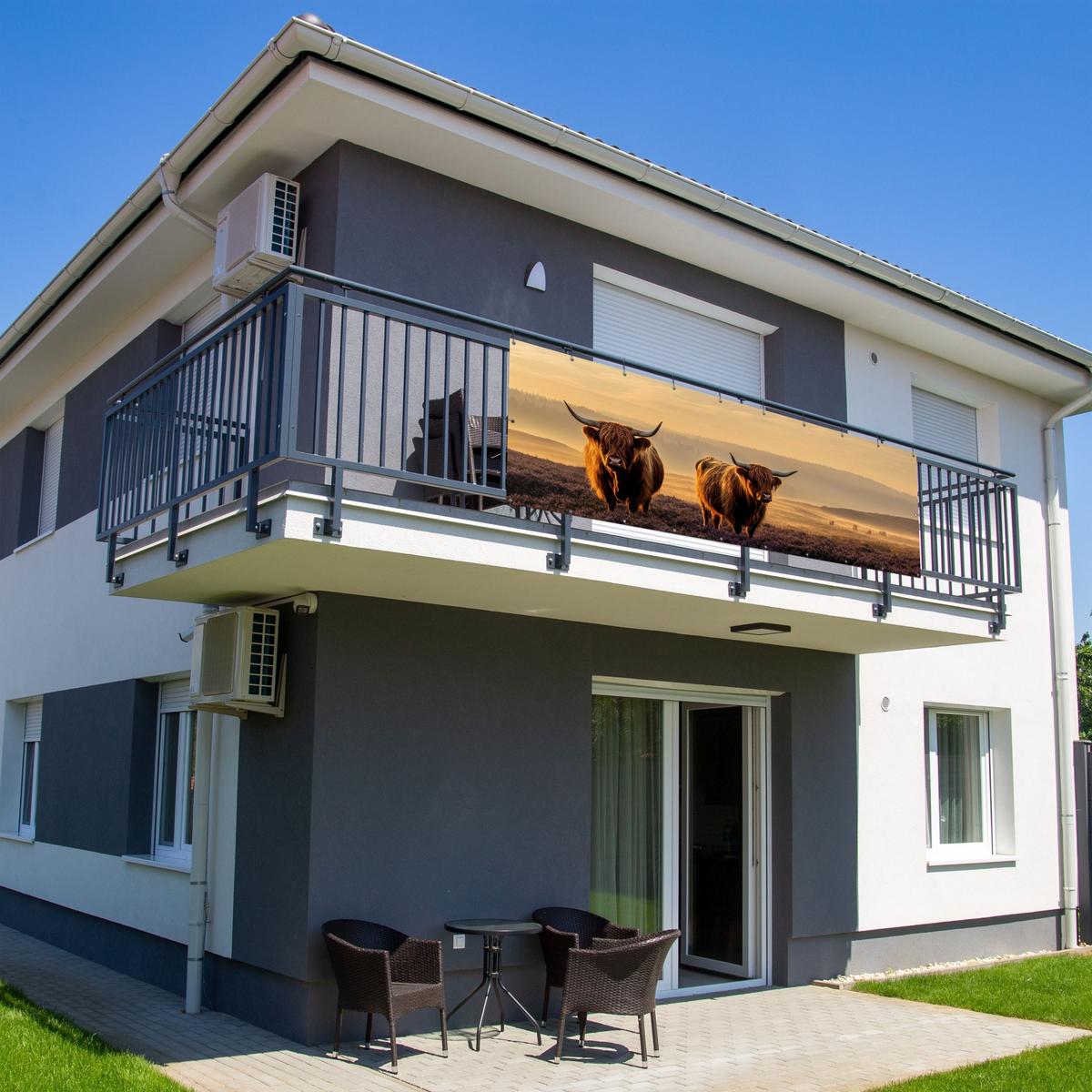 BALKON-SICHTSCHUTZ Schottische Hochlandbewohner - Heide - Landschaft - Tiere Windschutz 300x100 cm - Cognac, Kunststoff (300/100cm) - MuchoWow