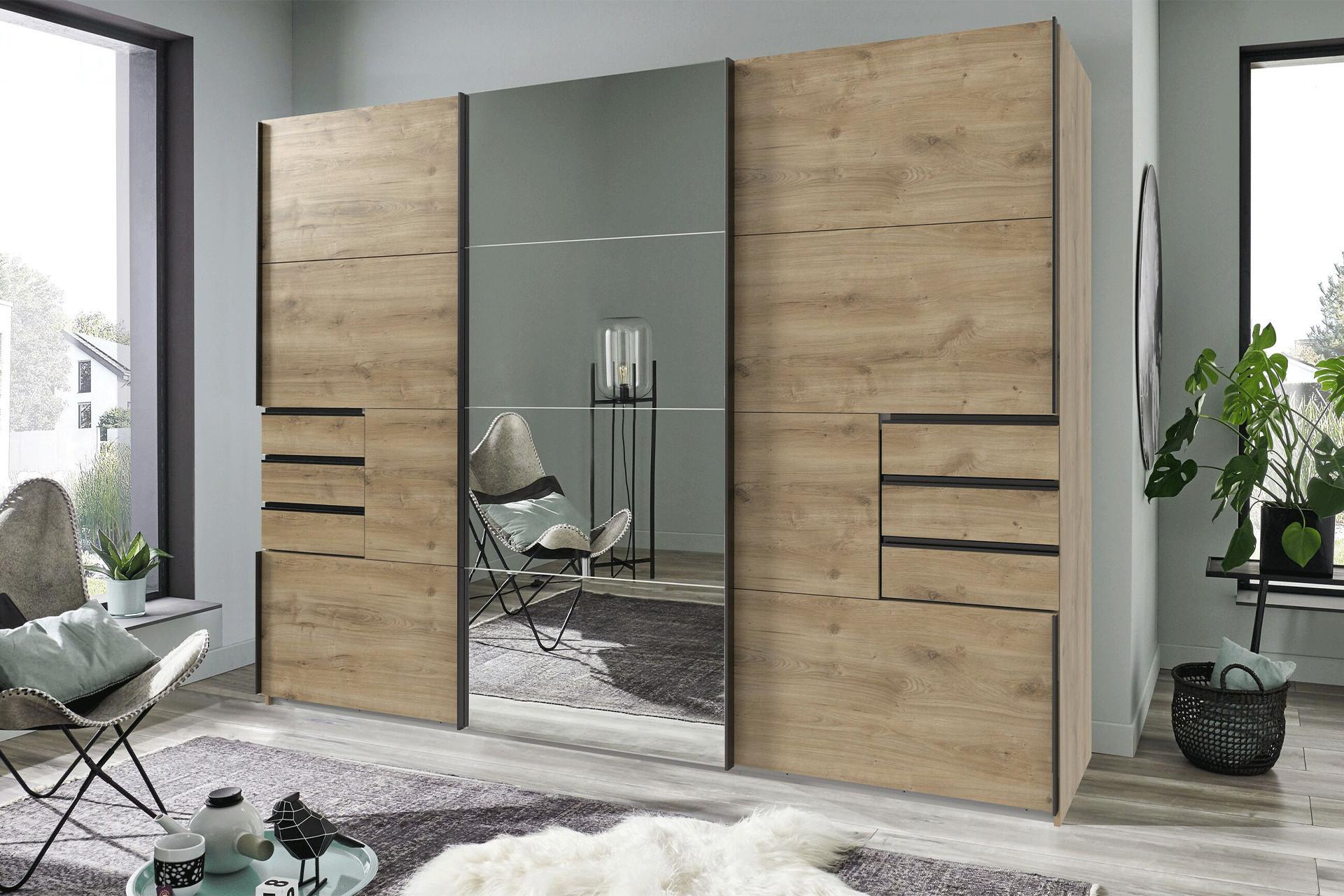 Schwebetürenschrank in Eichefarben mit Spiegeltür