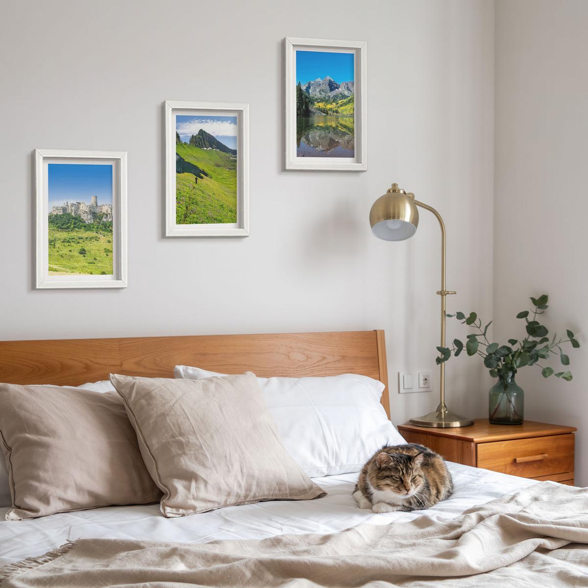 BILDER SET 3er Set - 20x30 cm Weißer Rahmen - Grüne Hügel mit einer Burg - Weiß, Kunststoff (20/30cm) - TULUP