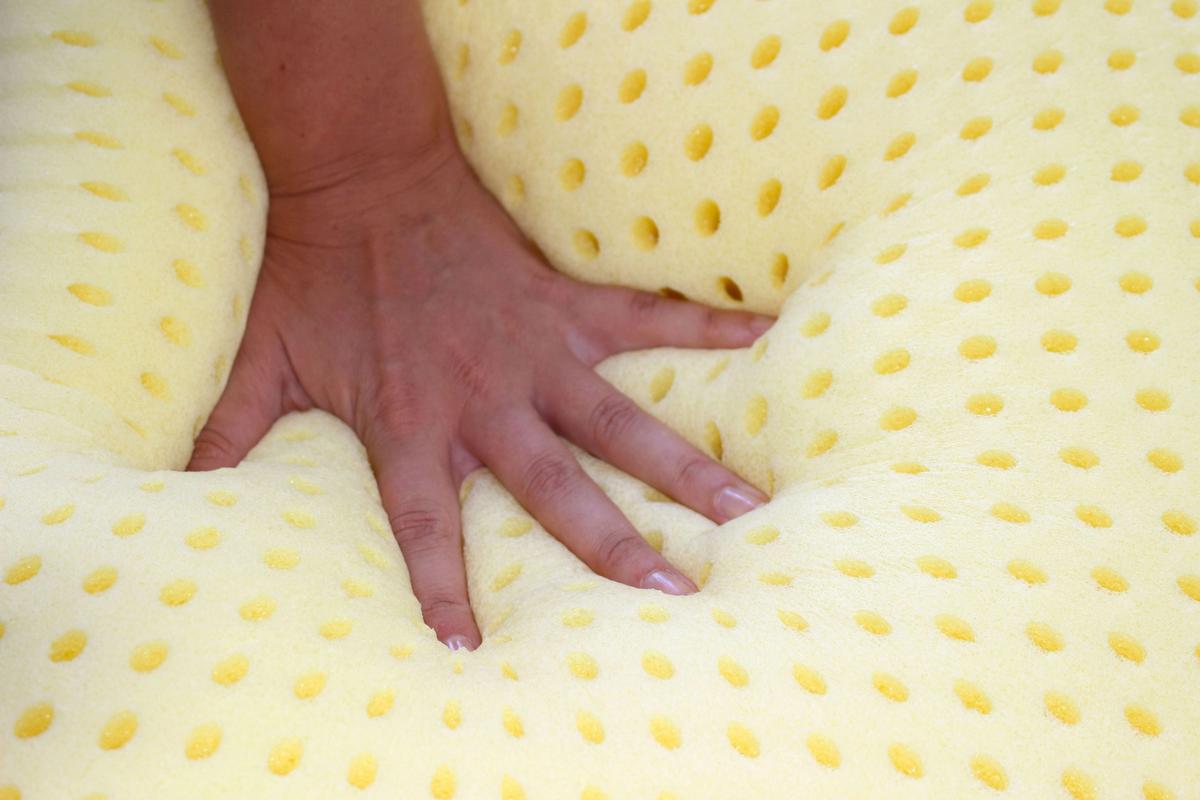 MEMORY FOAM KOPFKISSEN Aloe Vera 40x80 cm – ergonomisches Visco Kissen mit 2 Aloe Vera Bezügen, atmungsaktiv & waschbar - Weiß, Textil (40/80cm) - Mister Sandman
