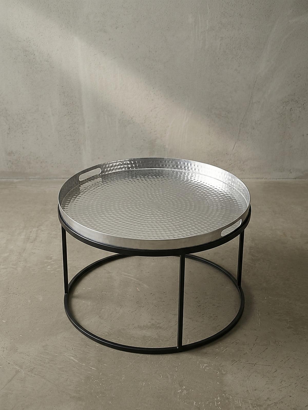 COUCHTISCH mit Hammerschlag-Struktur, abnehmbares Tablett, aus Aluminium und Eisen, Silber 62x62x36 cm - Silberfarben/Schwarz, Metall (62/62/36cm) - KADIMA DESIGN