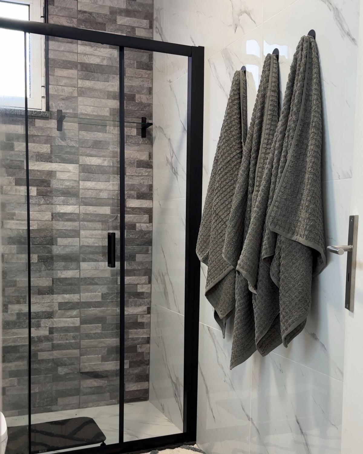 BADEHANDTUCH 11-teilig Grau Atai - Grau, Textil (140/70cm) - Beliani