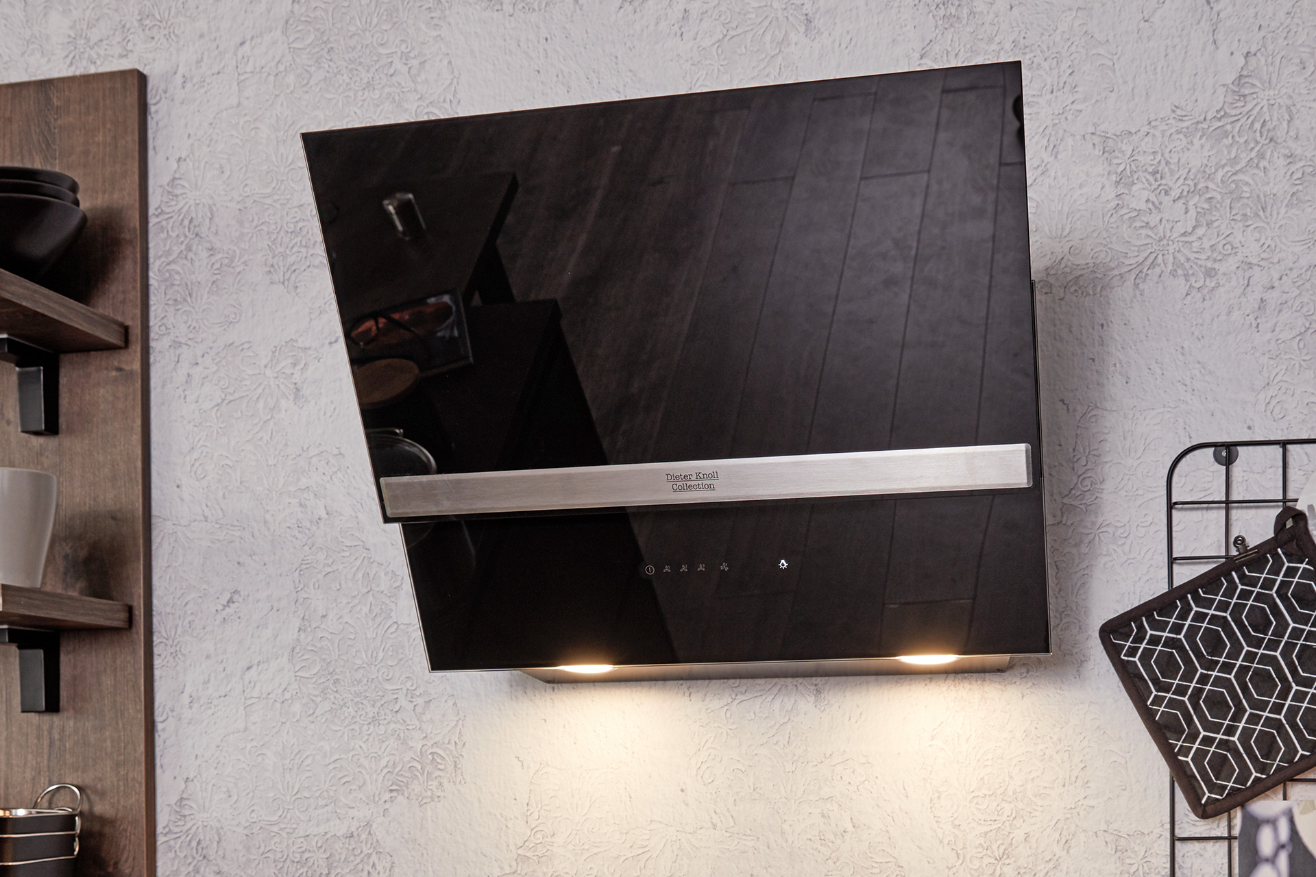 g: Schwarze Wandabzugshaube aus Glas, günstig kaufen bei mömax.png