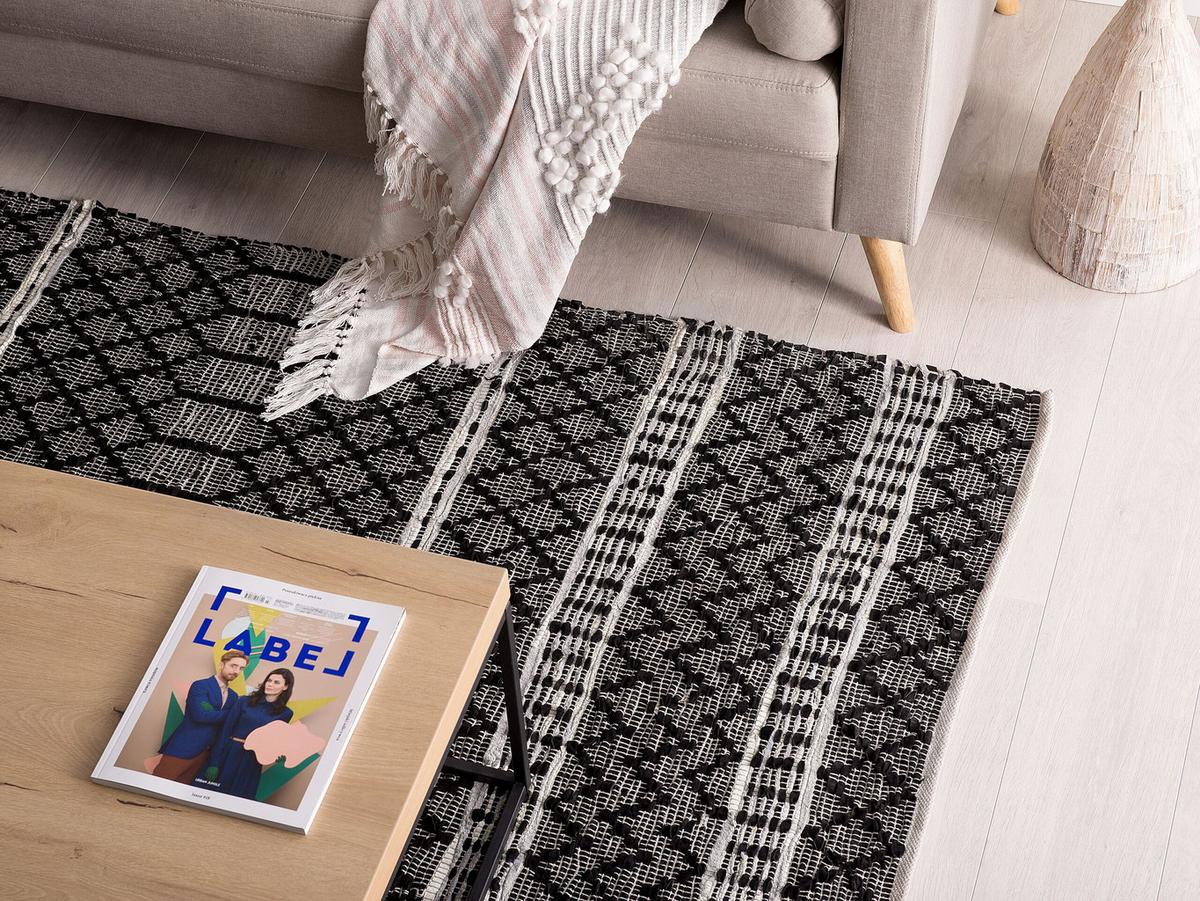TEPPICH geflochten Fehimli 200/140 cm - Schwarz, Fell (140/200cm) - Beliani