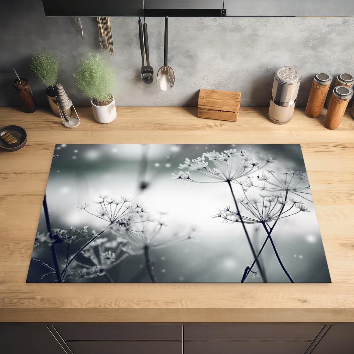 HERDABDECKPLATTE Blumen - Winter - Schnee - Natur Induktionsschutz 81.6x52.7 cm - Grau, Kunststoff (81.6/52.7/0.2cm) - MuchoWow