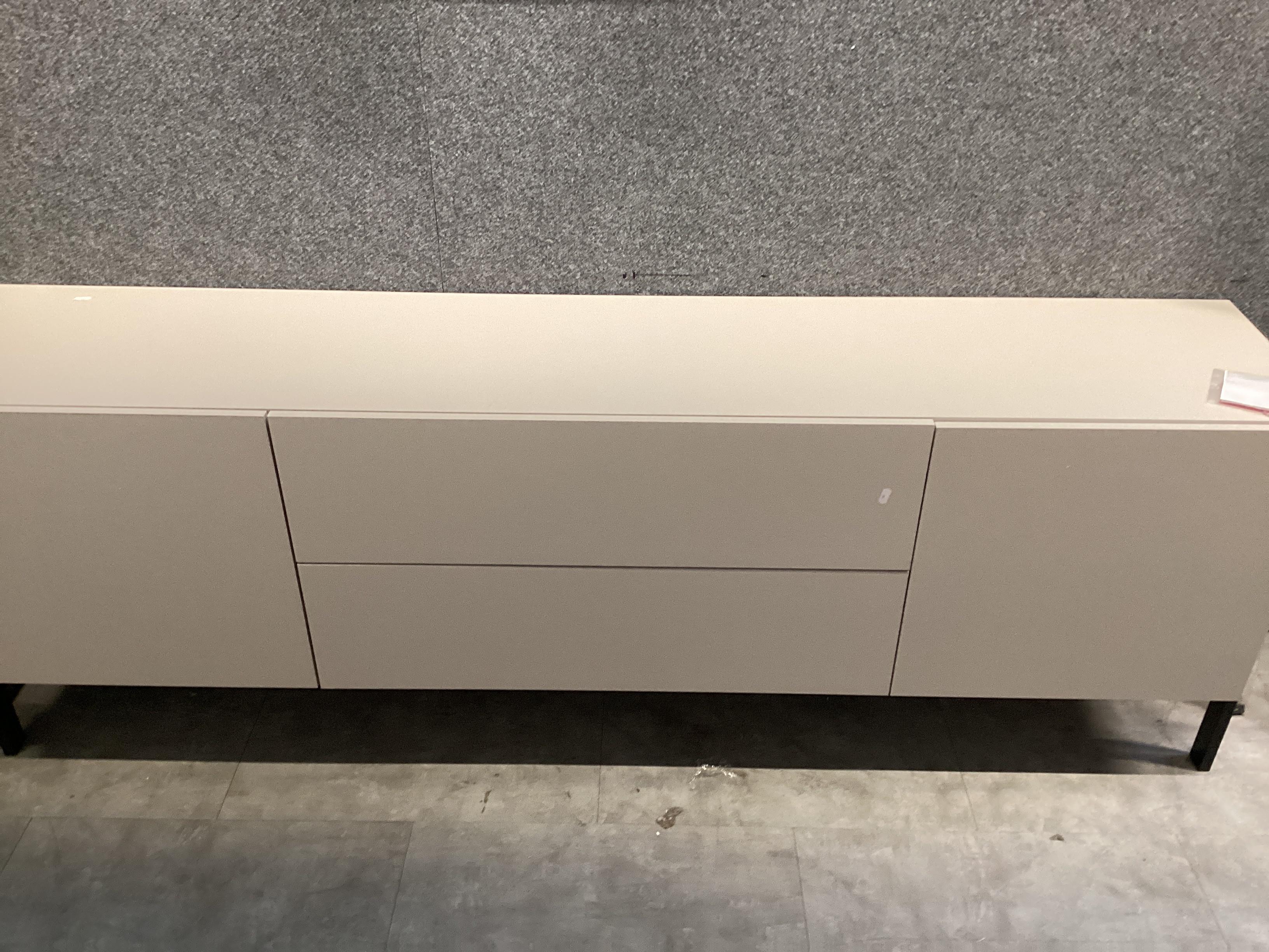 CSEPEL OUTLET TV-SZEKRÉNY JUKON