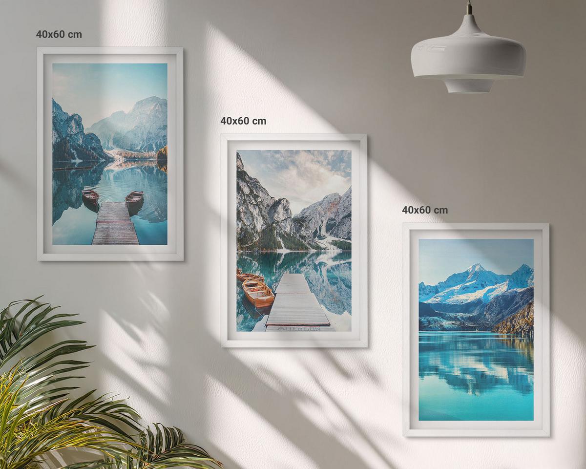 BILDER SET 3er Set - 40x60 cm Weißer Rahmen - Spiegelung der Boote auf Bergseen - Weiß, Kunststoff (40/60cm) - TULUP