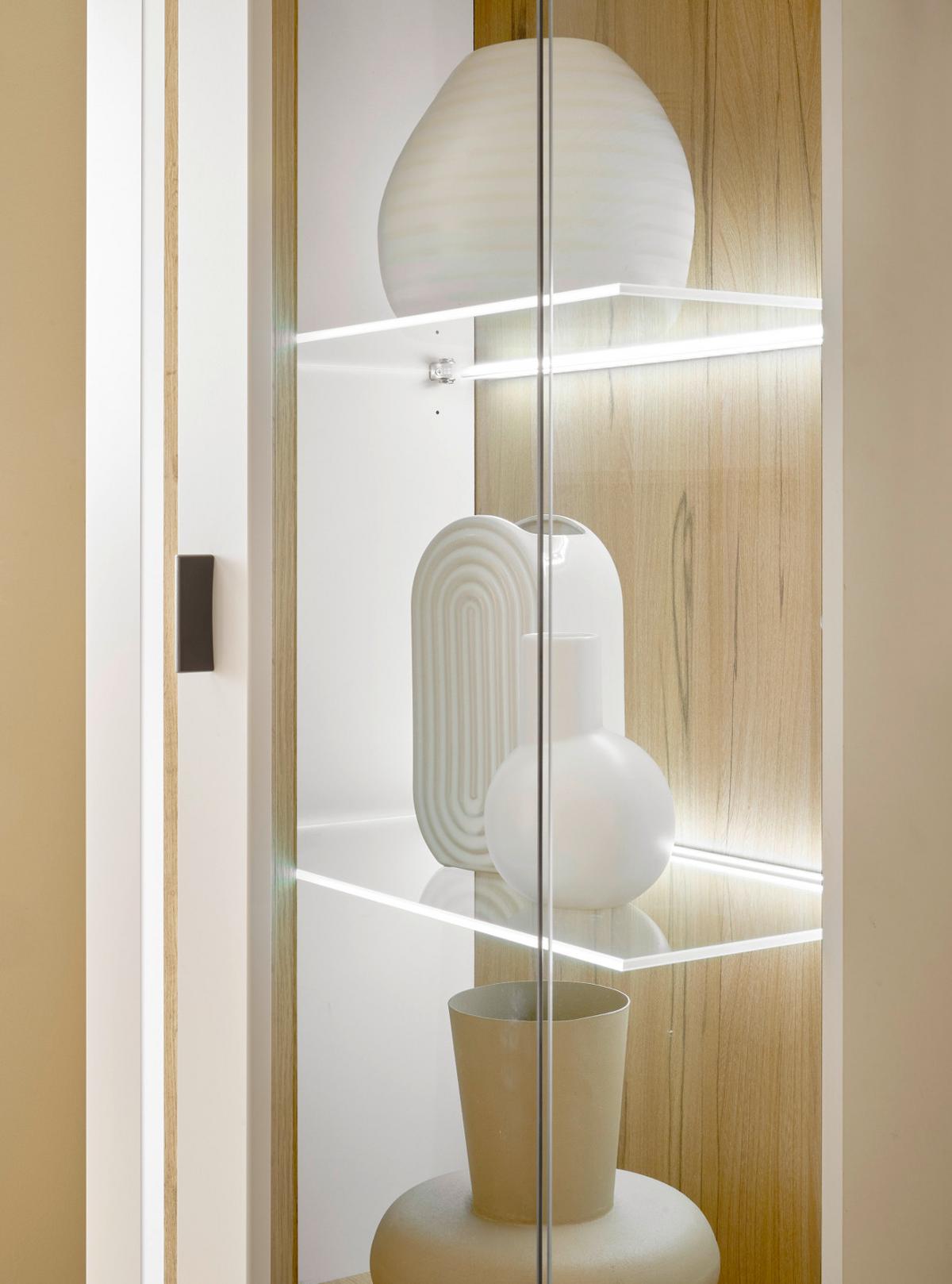 VITRINE weiß matt, Eiche Wotan 55 x 200 cm, Vitrinenschrank inklusive Frontbeleuchtung - Eiche Wotan/Silberfarben, Glas/Holzwerkstoff (55/200/35cm) - Furn.Design