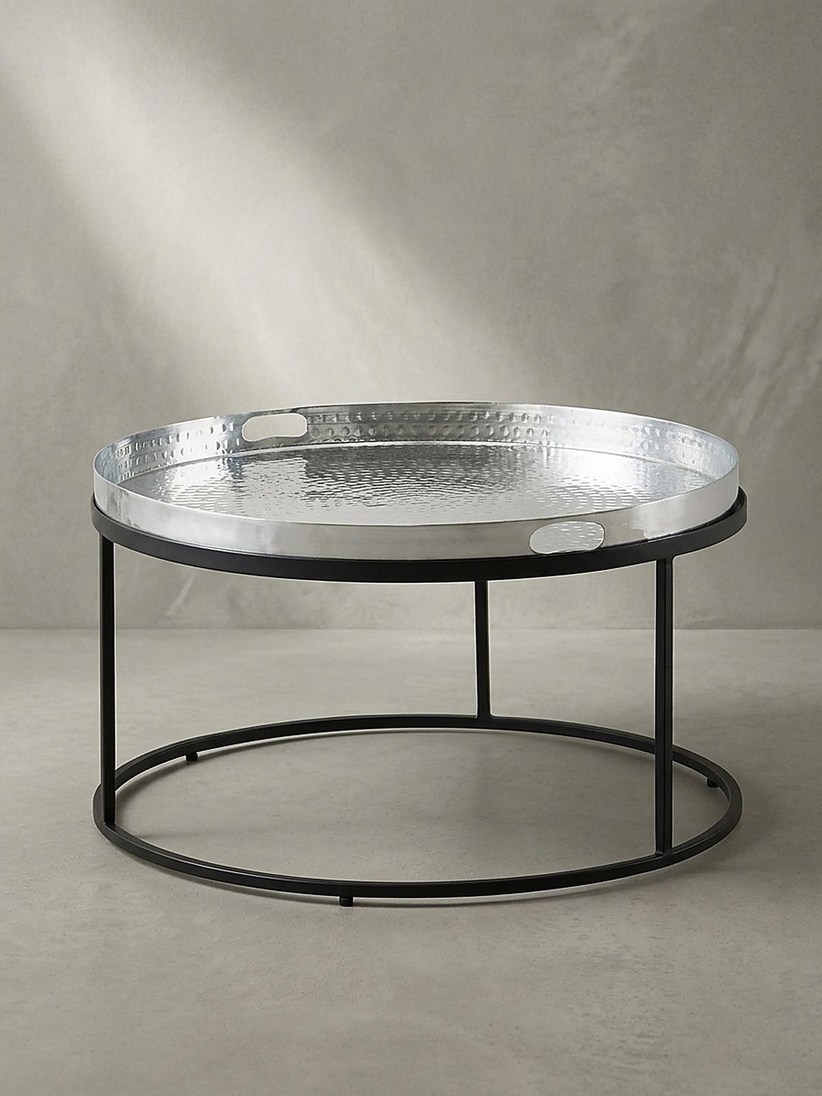 COUCHTISCH mit Hammerschlag-Struktur, abnehmbares Tablett, aus Aluminium und Eisen, Silber 62x62x36 cm - Silberfarben/Schwarz, Metall (62/62/36cm) - KADIMA DESIGN