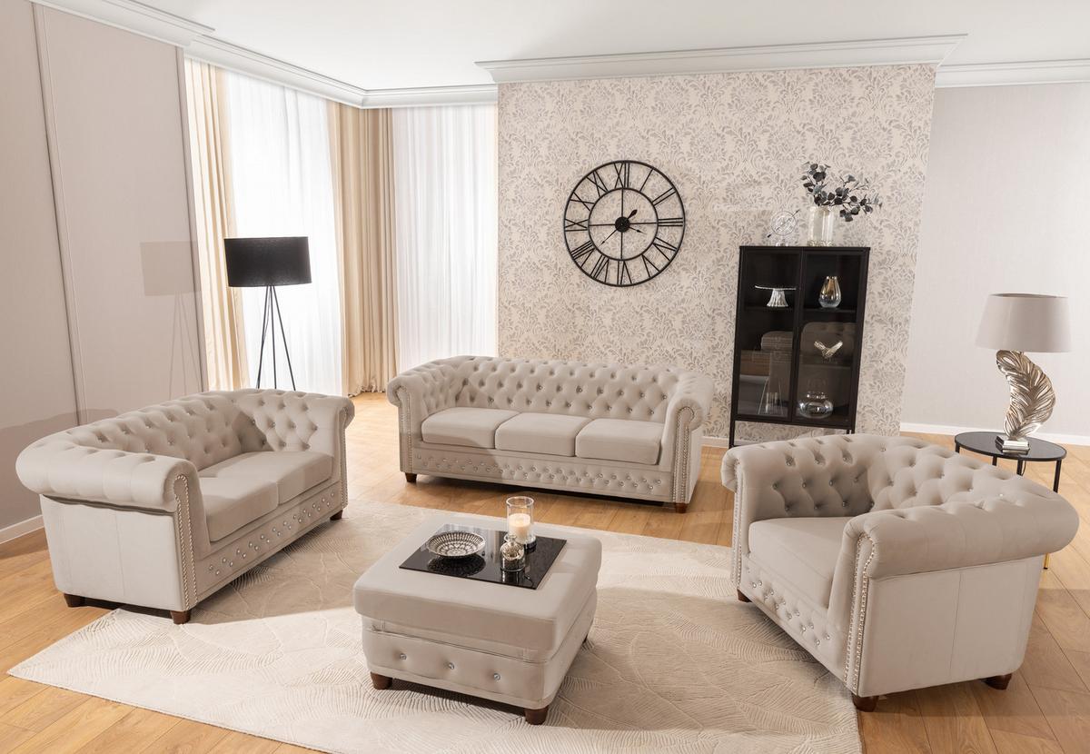 HOCKER Chesterfield Cleo Blink Beige Samt mit Kristallsteppung und braunen Massivholzfüßen - Beige/Braun, Holz/Textil (75/45/70cm) - S-Style Möbel