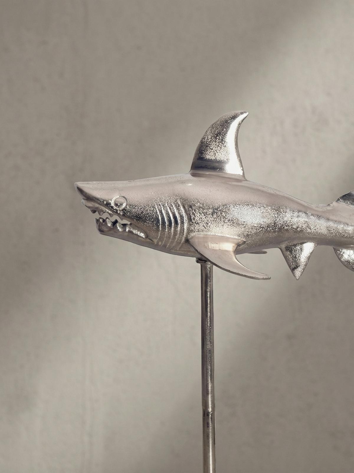 DEKOFIGUR Hai Aluminium 70 cm mit Sockel im maritimen Stil, Silbern 70x27x49 cm - Silberfarben, Metall (70/49/27cm) - KADIMA DESIGN