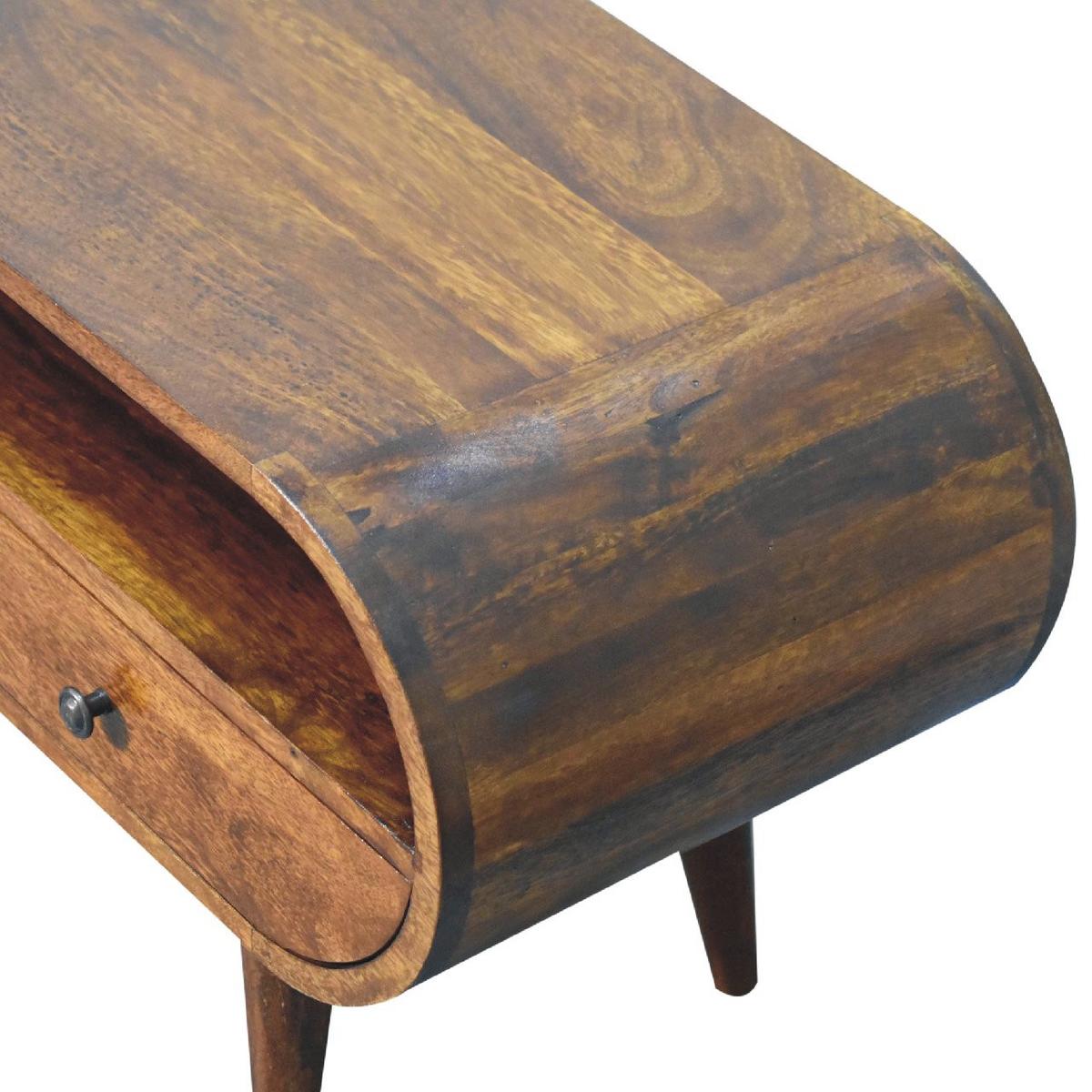 RUNDER TV-Ständer im Kastanienholz-Finish, 2 Schubladen, 1 Offenes Fach, Nordische Beine - Kastanienfarben/Messingfarben, Holz/Metall (90/45/35cm) - Artisan Furniture