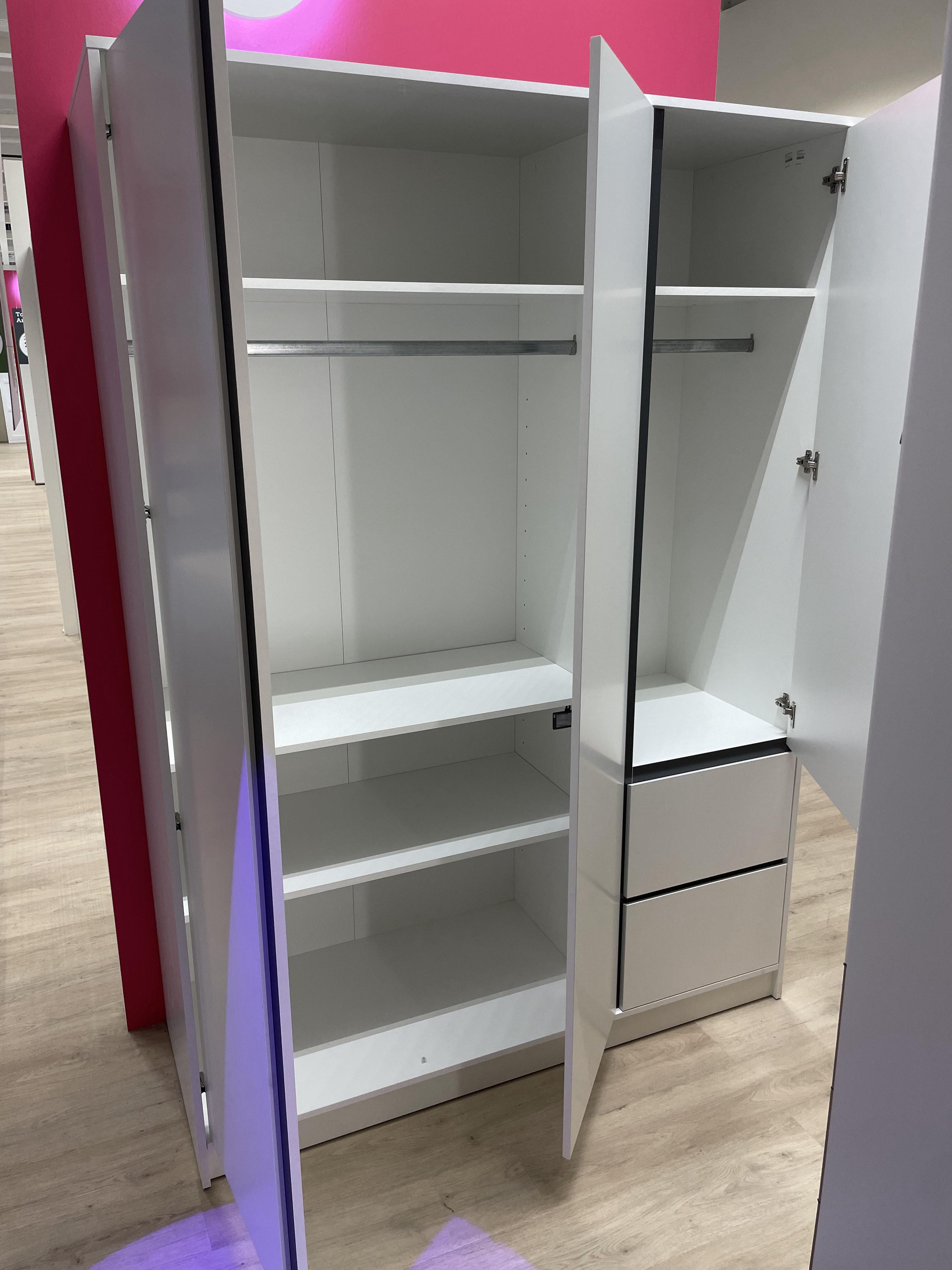 Kleiderschrank Basit
