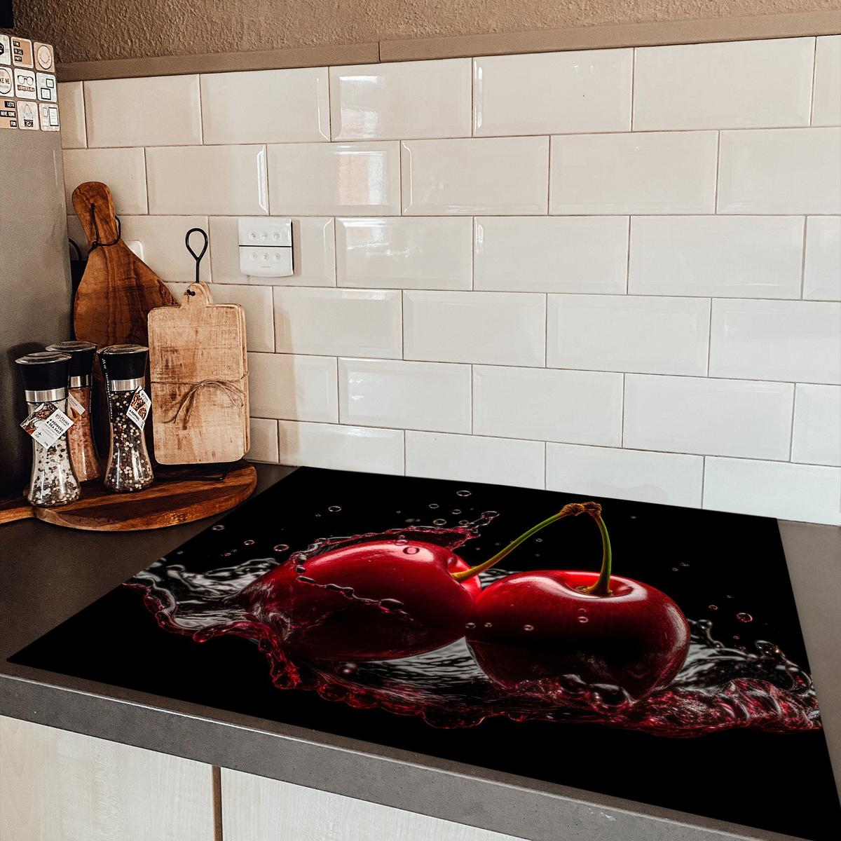 HERDABDECKPLATTE Kirsche - Rot - Frucht - Wasser - Schwarz Induktionsmatte 77x59 cm - Kirschrot, Kunststoff (77/59/0.2cm) - MuchoWow