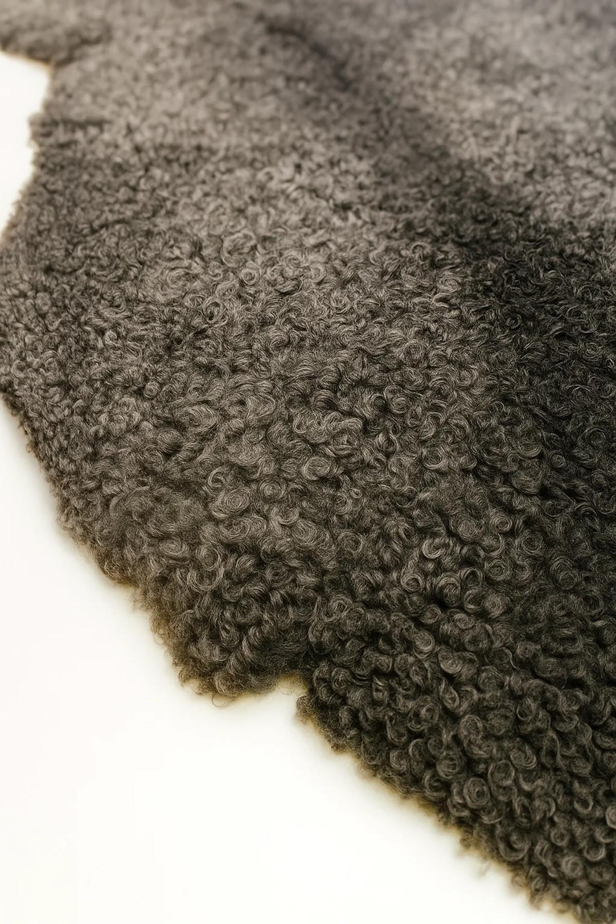 SCHAFFELL Gotland Naturgrau Lockig Unikat ca. 100 cm - Dunkelgrau, Fell (60/100cm) - Provellus