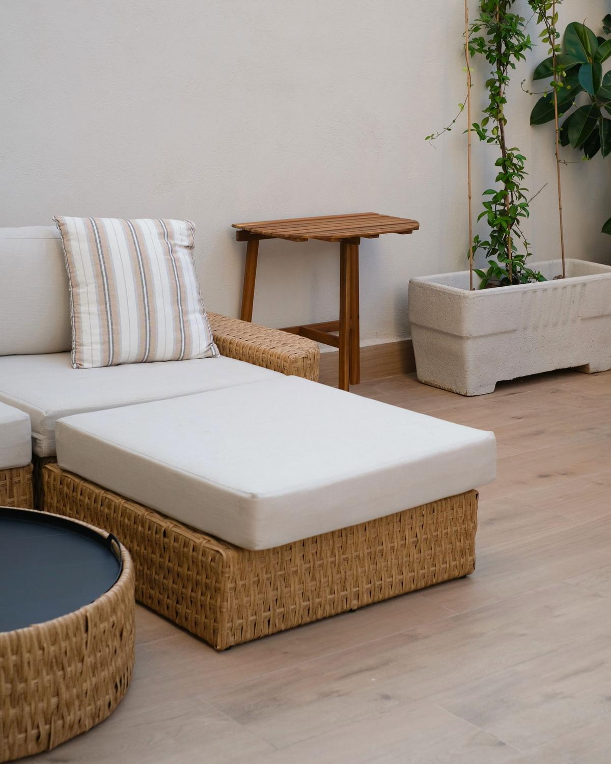 BISTROTISCH 44/70 cm Akazienholz Braun Osigo - Braun, Holz (44/70/72cm) - Beliani