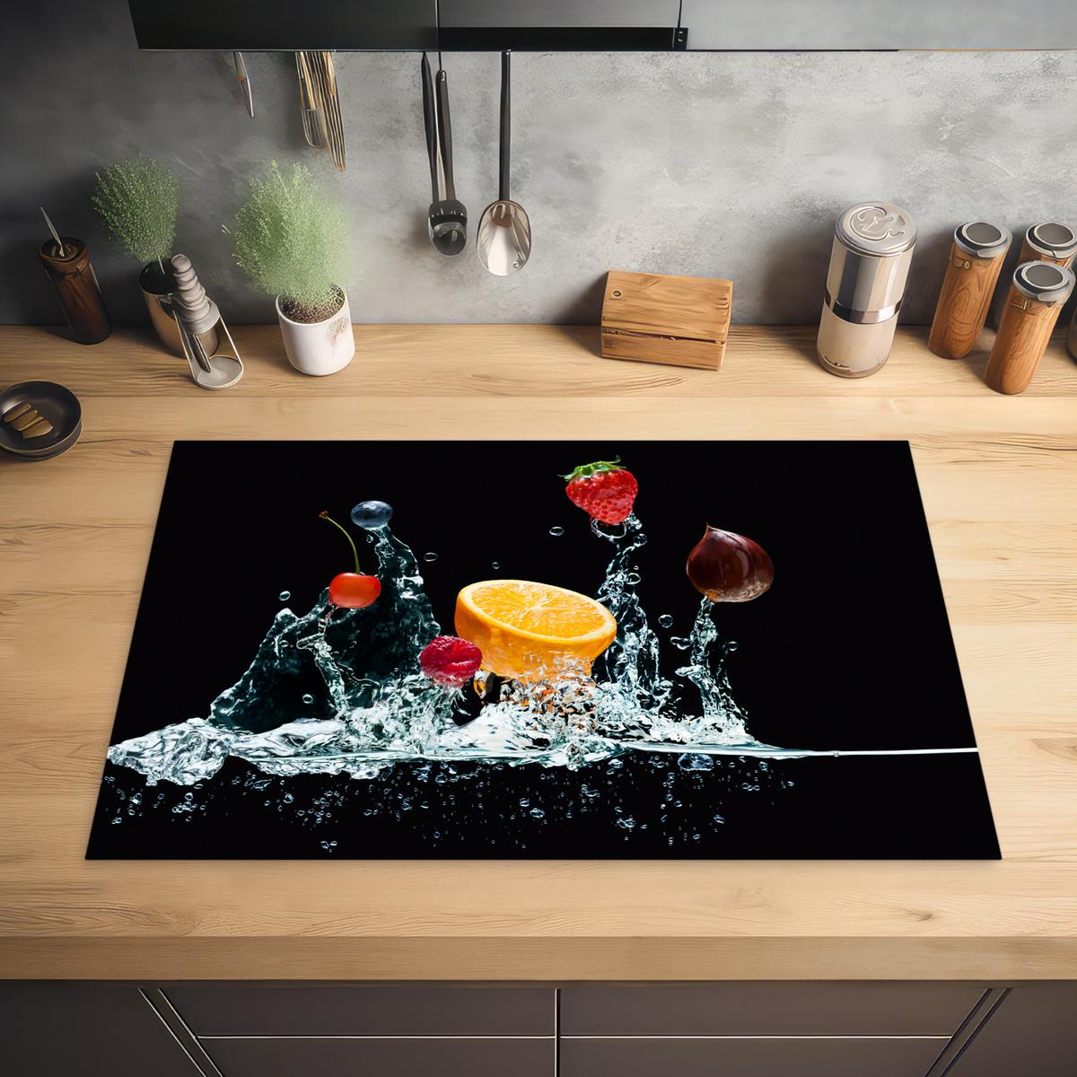 HERDABDECKPLATTE Wasser - Obst - Orange - Erdbeere - Kirsche - Schwarz Induktionsschutz 80x52.2 cm - Orange, Kunststoff (80.2/52.2/0.2cm) - MuchoWow