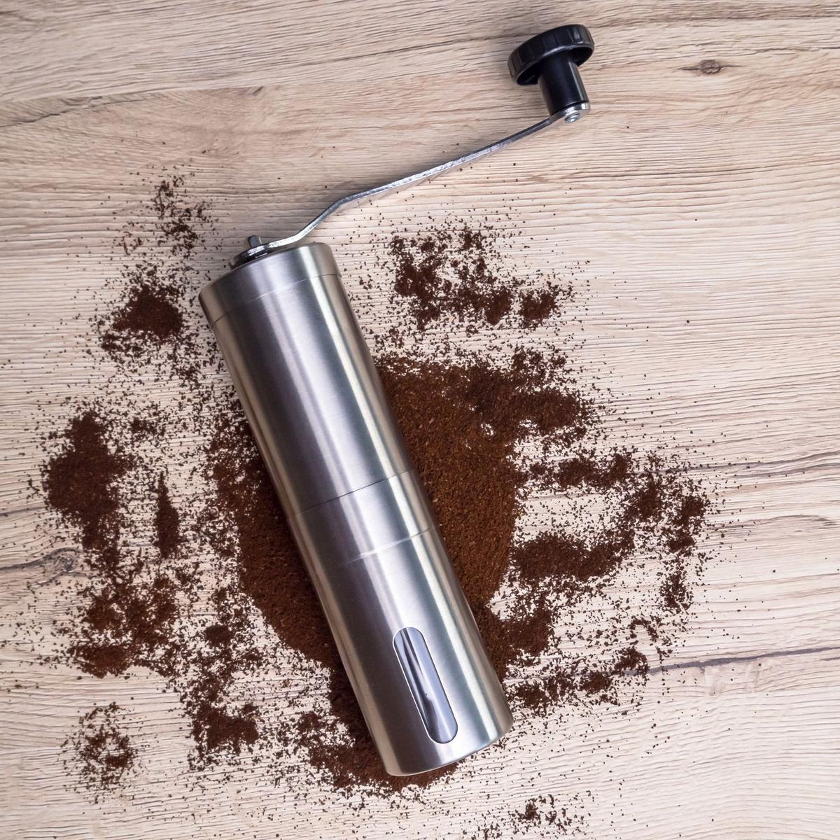 KAFFEEMÜHLE - Silberfarben, Metall (6/23/6cm) - Intirilife