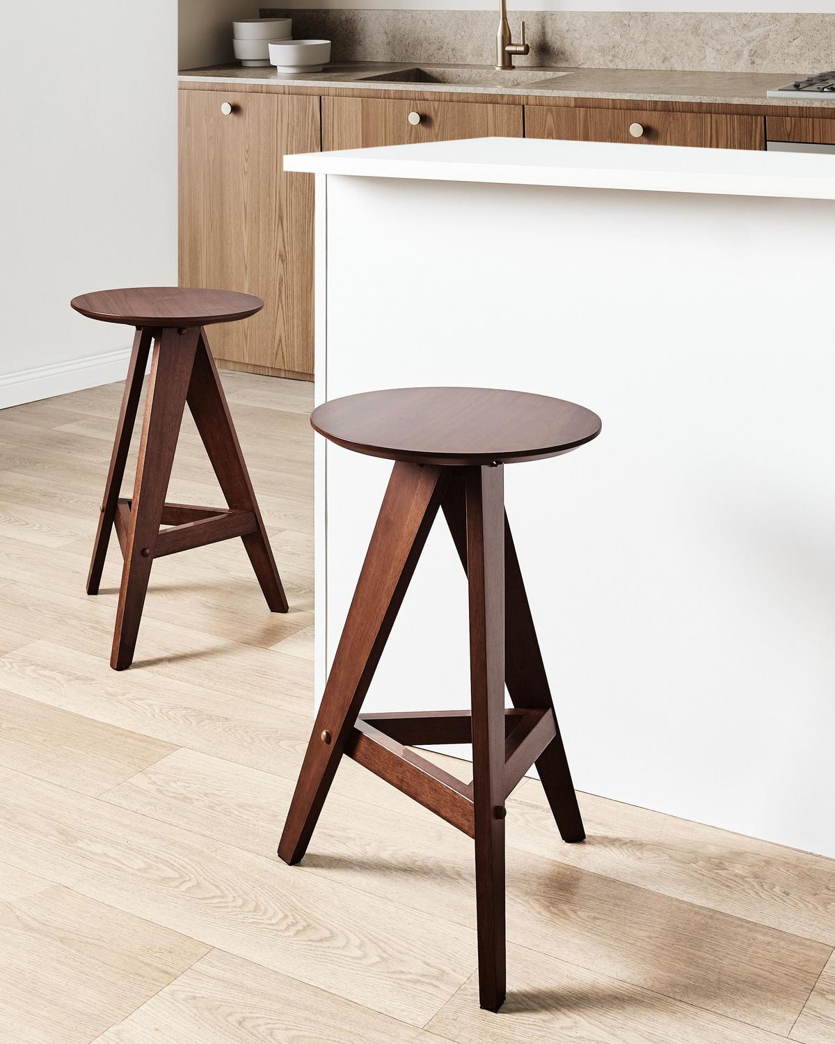 BARHOCKER 2er-Set Dunkelbraun Aroma - Dunkelbraun, Holz (43/62/43cm) - Beliani