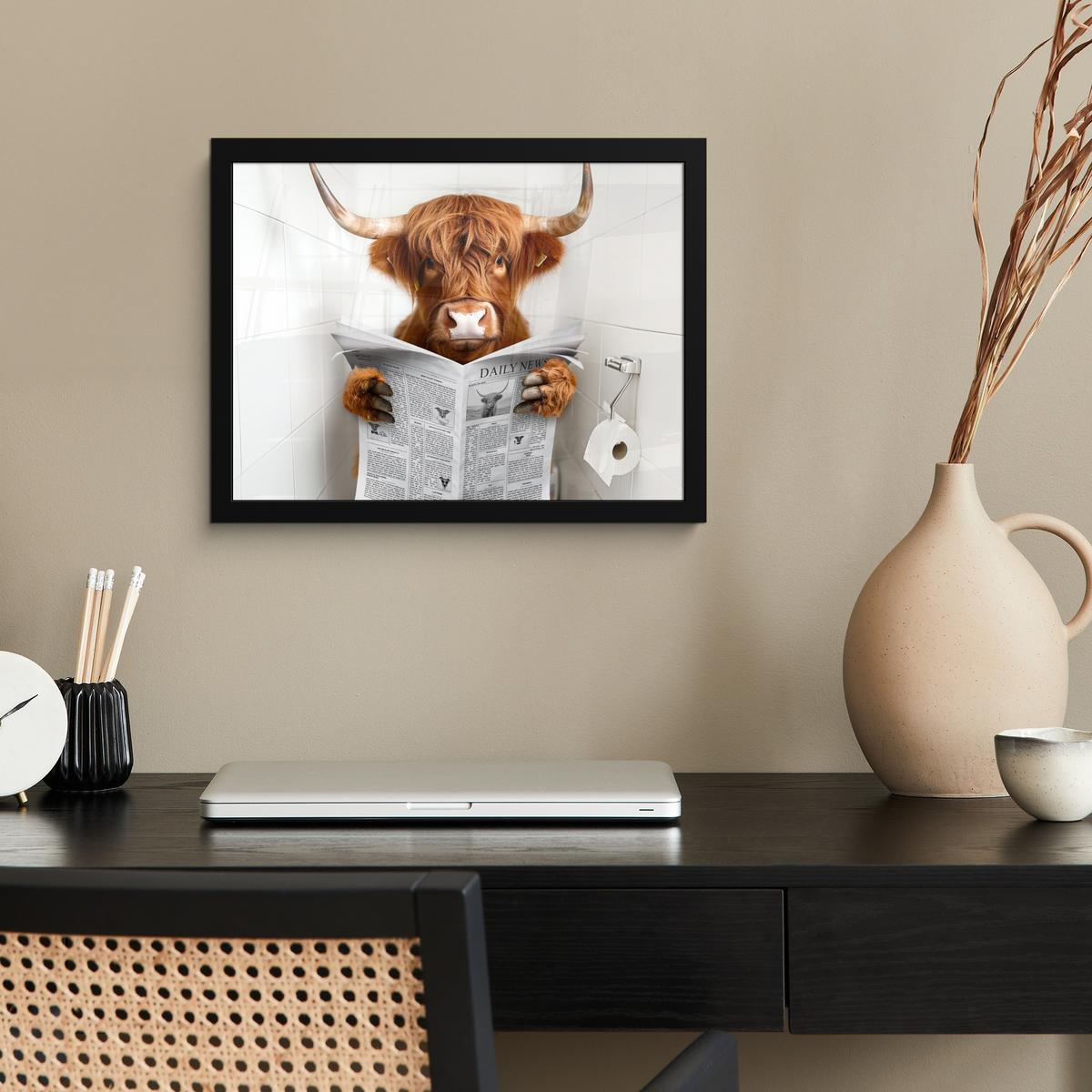 POSTER MIT RAHMENGERAHMTES BILD Schottischer Highlander - Tier - Zeitung - Toilette 40x30 cm - Kastanienfarben, Papier (40/30cm) - MuchoWow